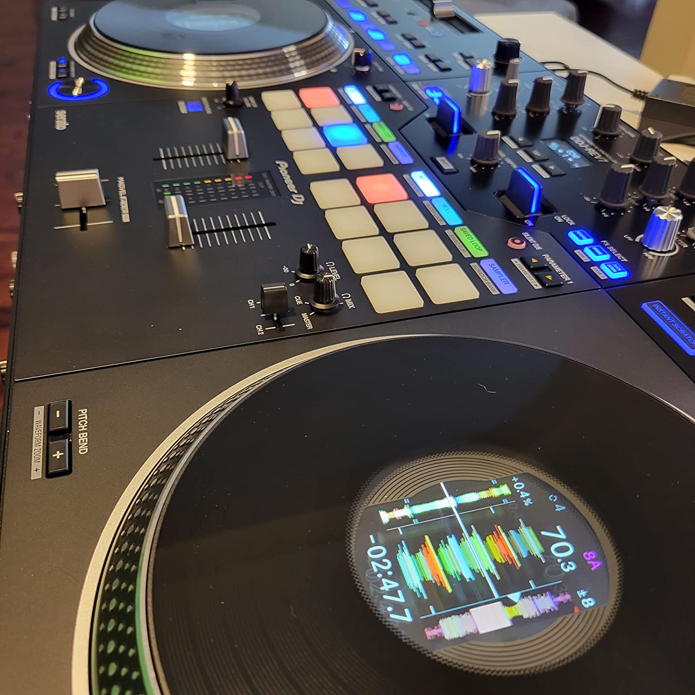Pioneer DJ DDJ-REV7 2-deck Serato DJ Controller customer photo 2