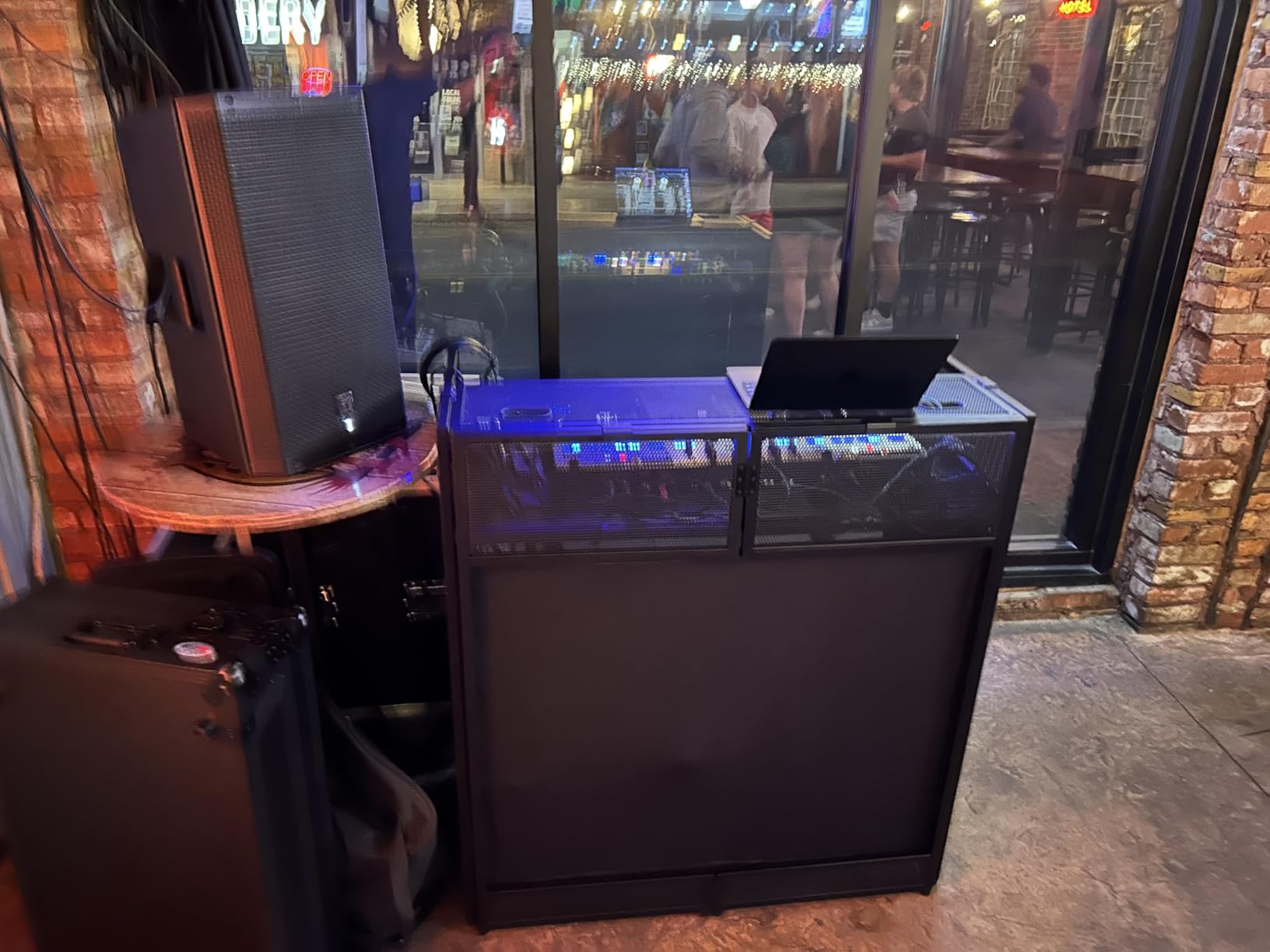 XF-VISTA BL MK2 VISTA VISTA DJ Booth Facade Table Station with White/Black Scrim kit and Padded Travel Bag | Black Hardware customer photo 2