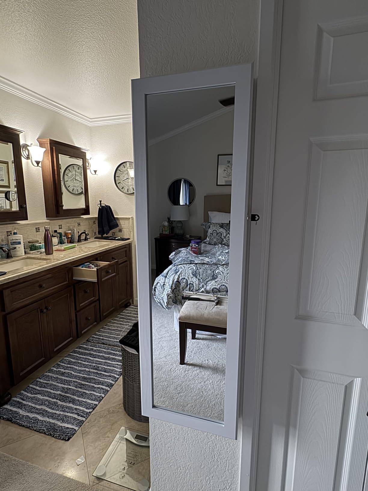 SONGMICS 6 LEDs Mirror Jewelry Cabinet, 47.2-Inch Tall Lockable Wall or Door Mounted Jewelry Armoire Organizer with Mirror, 2 Drawers, 3.9 x 14.6 x 47.2 Inches, Black UJJC093B01 customer photo 1