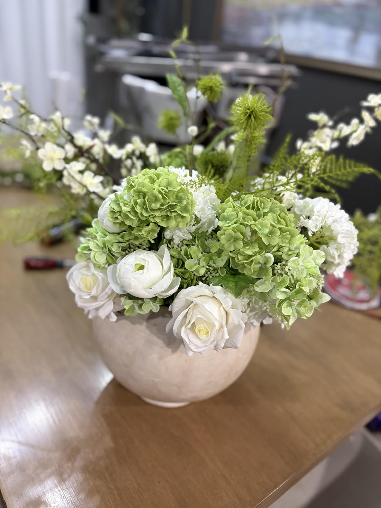 Eyamumo Fake Flowers, Faux Silk Real Touch Artificial Rose Flowers for Decoration DIY, Wedding Party, Home Office Decoration and Dining Table Centerpiece, 7Pcs (White-30cm, 30CM) customer photo 2