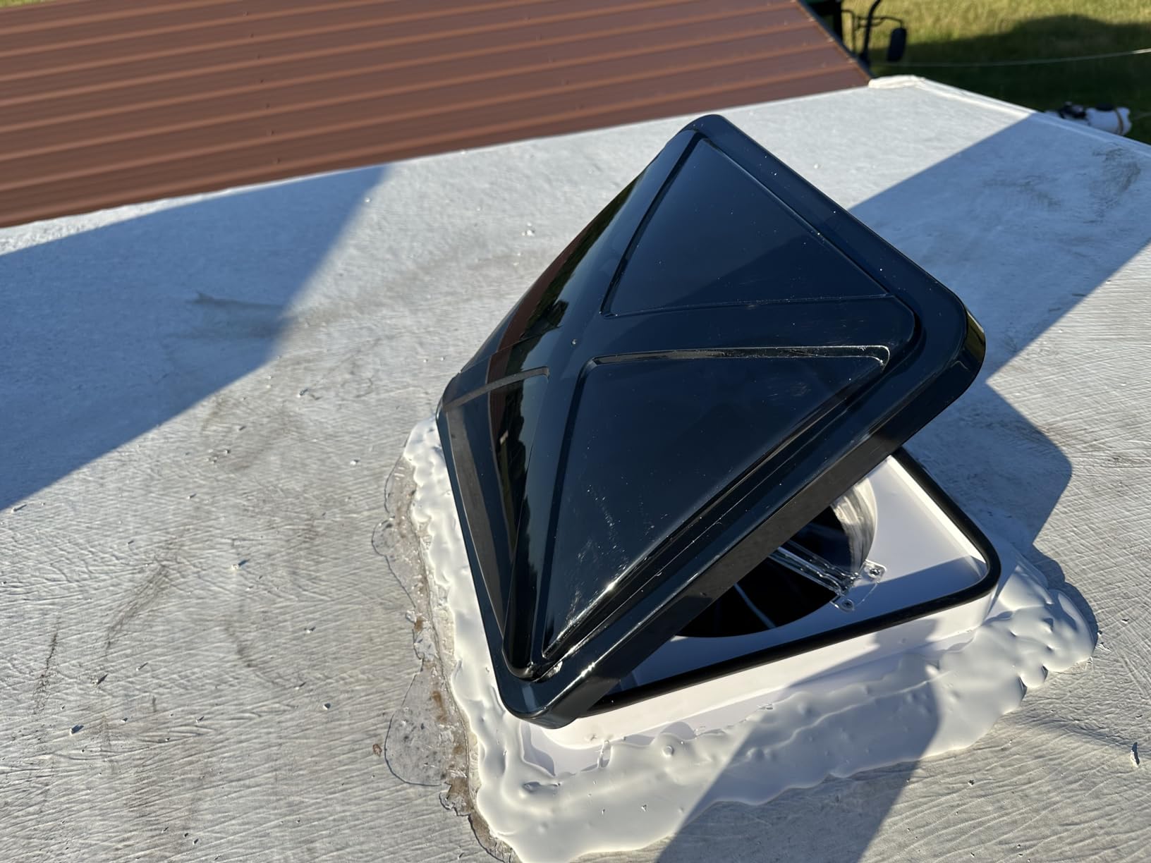 RV Roof Vent Fan 10 Speed 12V Thermostat Rain Sensor Powered Lift Remote and APP Control Timer 14