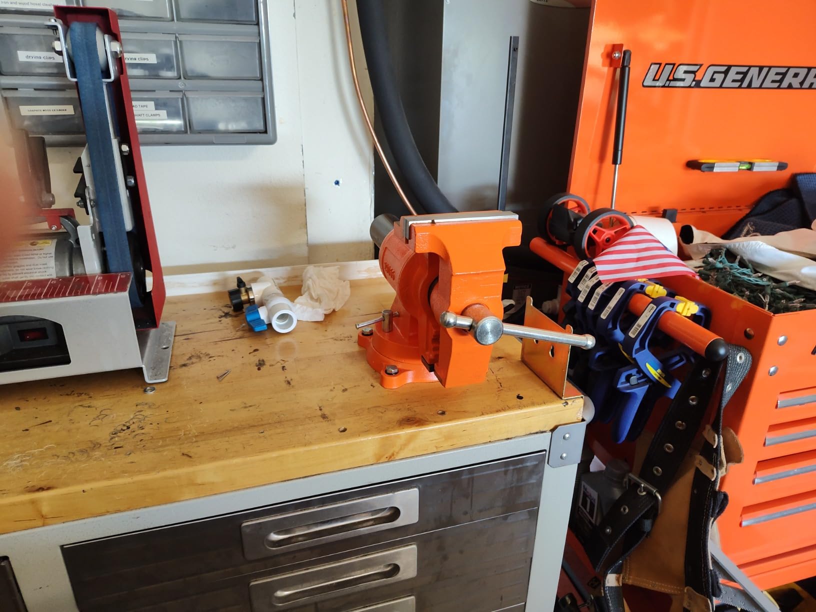 PONY Heavy Duty Bench Vise, 5-inch Jaw Width and Opening, 360-Degree Swivel Base With Anvil customer photo 1