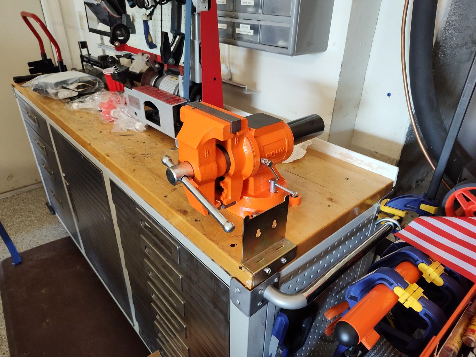 PONY Heavy Duty Bench Vise, 5-inch Jaw Width and Opening, 360-Degree Swivel Base With Anvil customer photo 2