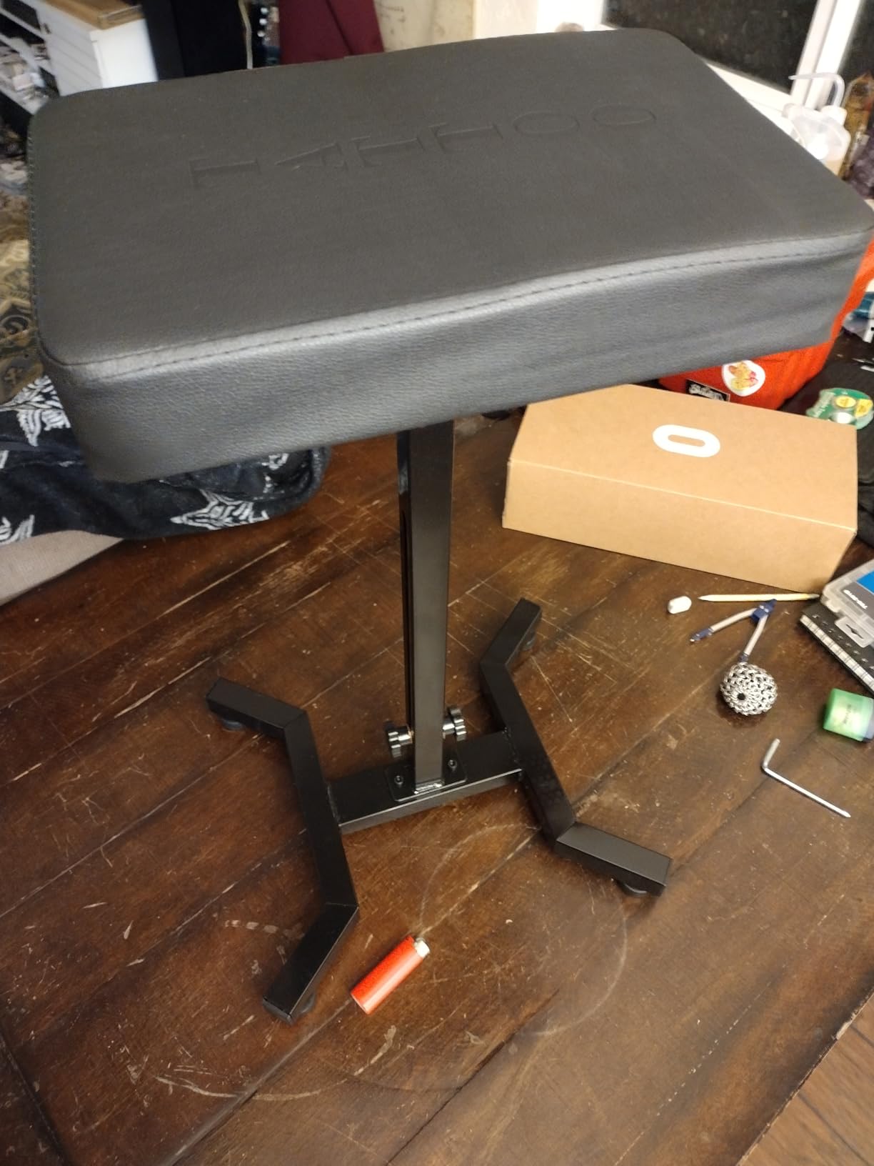 Solong Tattoo Armrest and Legrest with Thicken Tattoo Pad 180° Rotation Adjustable Height Tattoo Armrest Stand Studio Chair Frame Non-Slip Base Square Black Leather TA221 customer photo 2