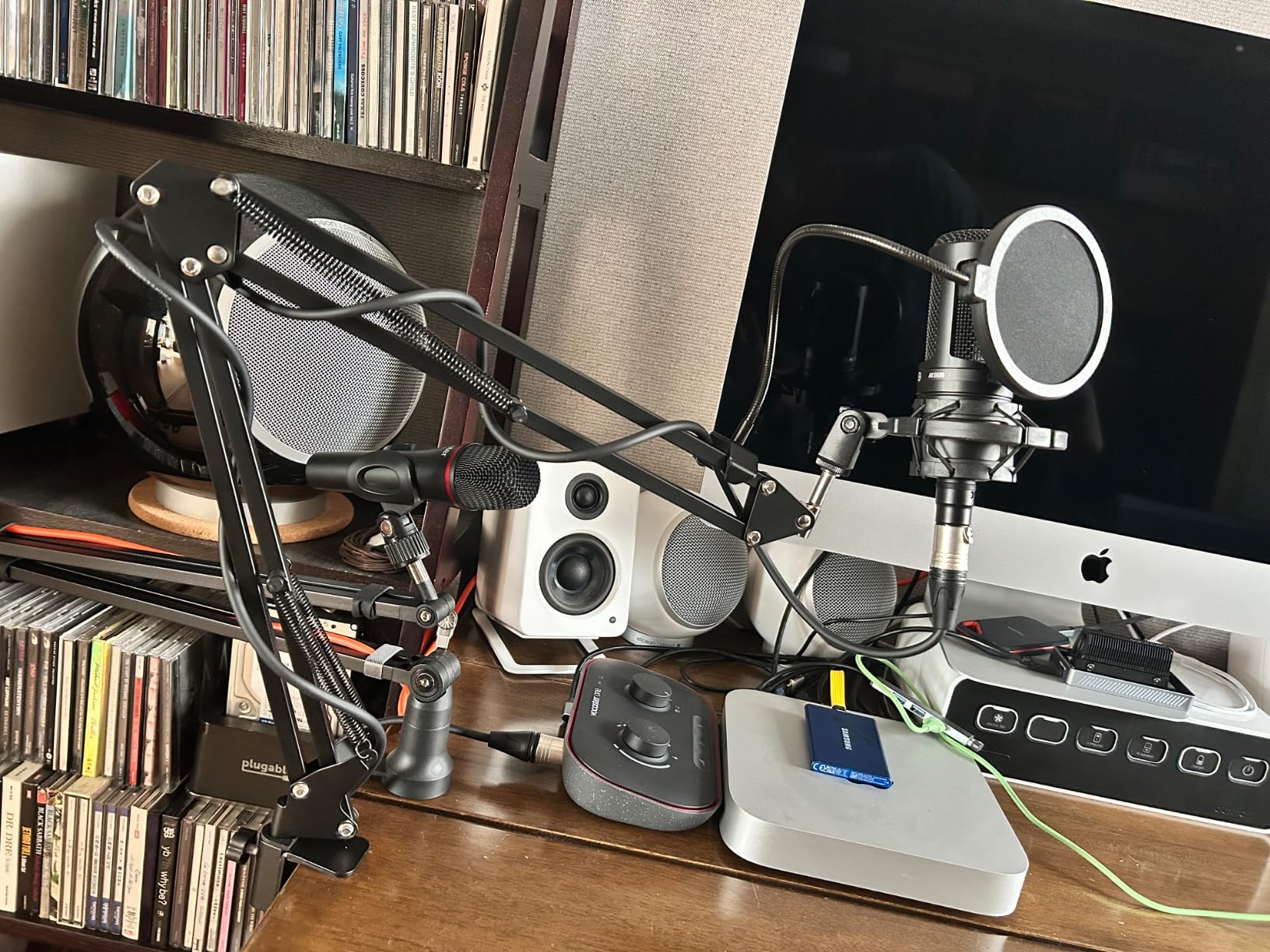 Focusrite Vocaster Two Studio - Podcasting Interface for Recording Host & Guest, with Professional Quality Vocaster DM14v Dynamic Microphone & HP60v Headphones. 2 Mic Inputs & Headphone Outputs customer photo 2