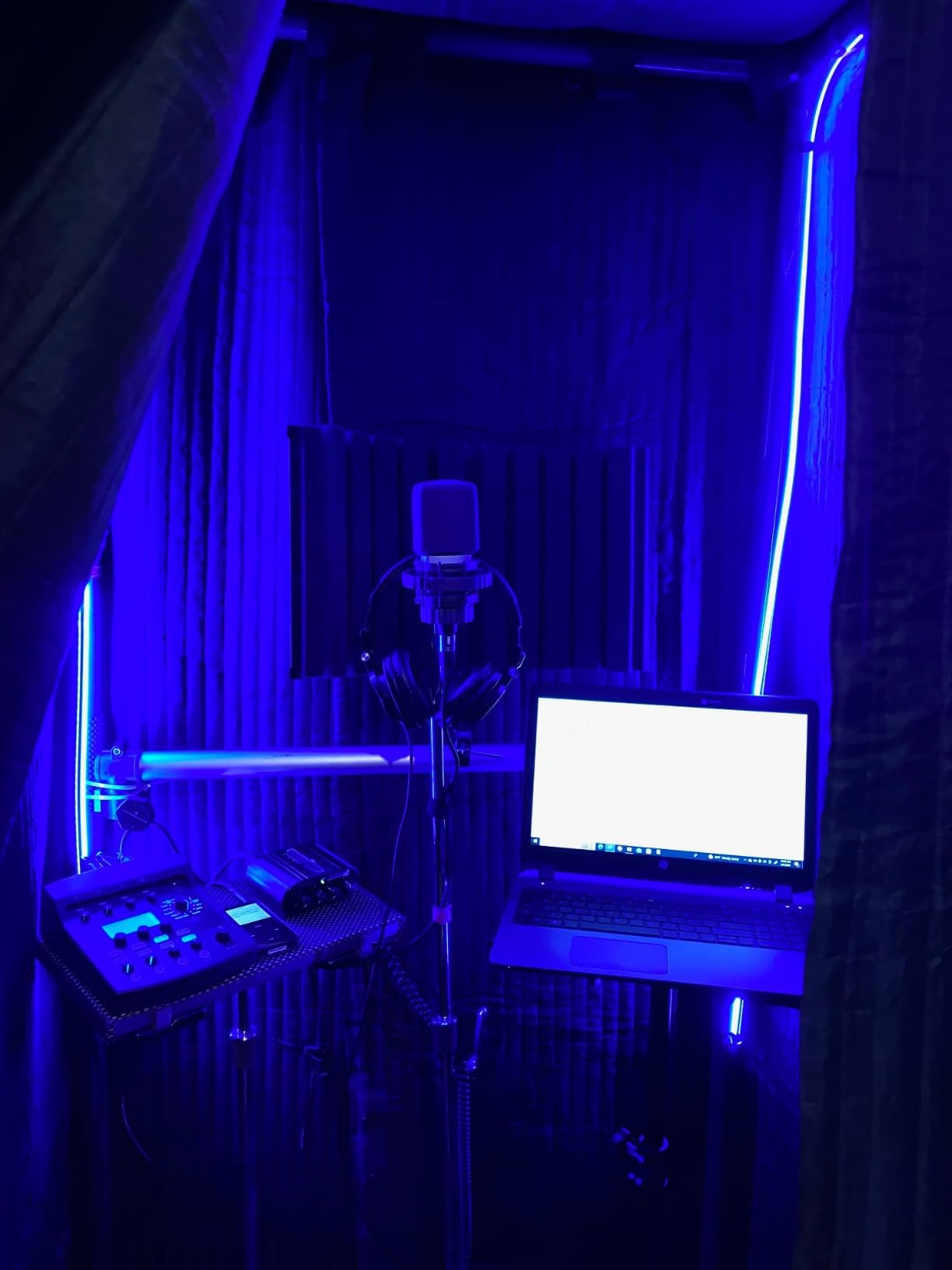 Portable Vocal Booth for Recording, Portable Recording Booth for Home Studio, Acoustic Treatment to Reduce Echo, Sound Isolation Booth with Travel Bag, Lights, Phone Holder (2026 Update) customer photo 1
