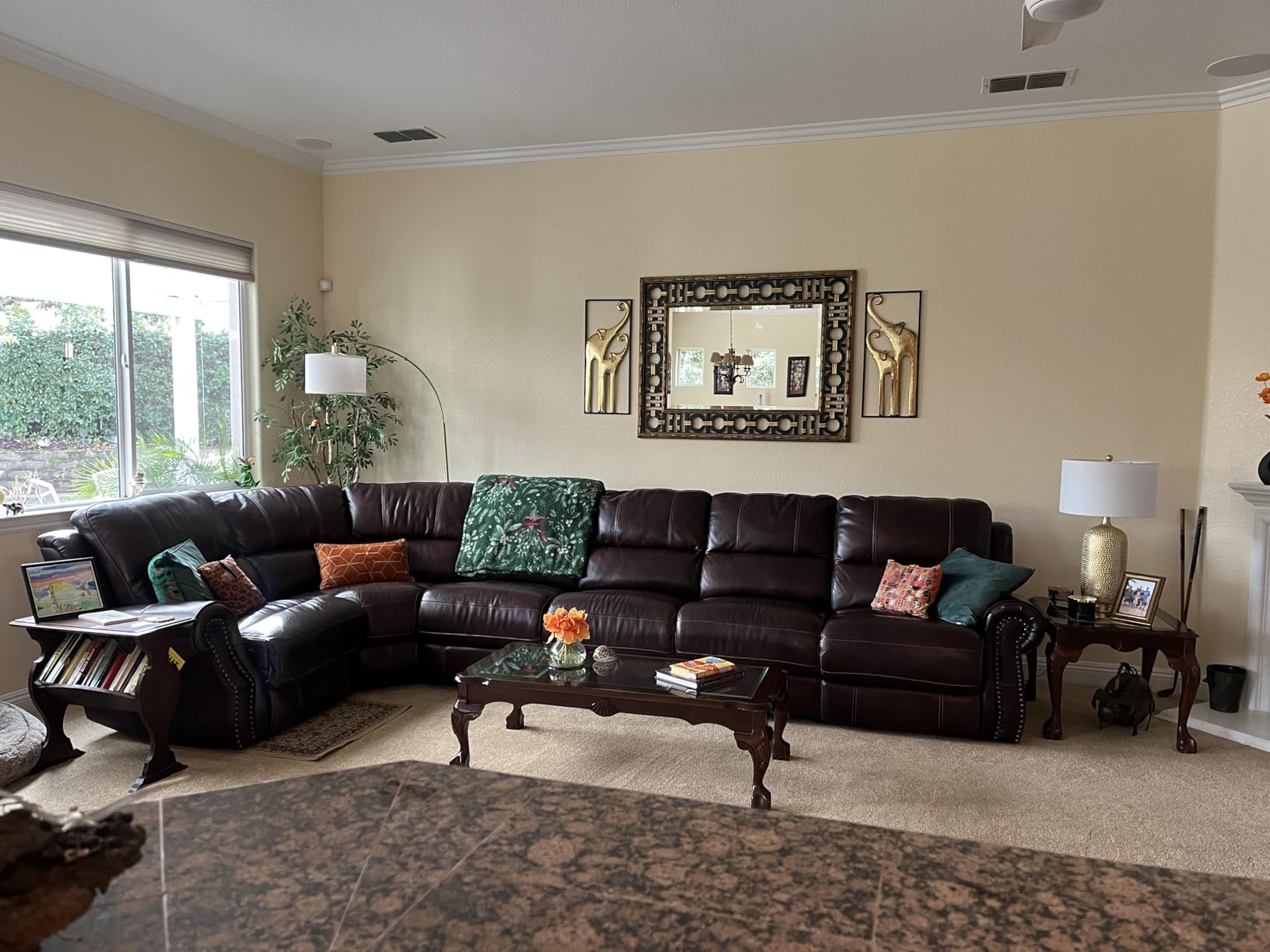 HKaikzo Gold Metal Wall Decor Set of 2, Leaf Wall Hanging Home Decor with Frame, Modern Wall Art Decor Wall Sculptures for Living Room, Bedroom, Office, Hotel, Large 24