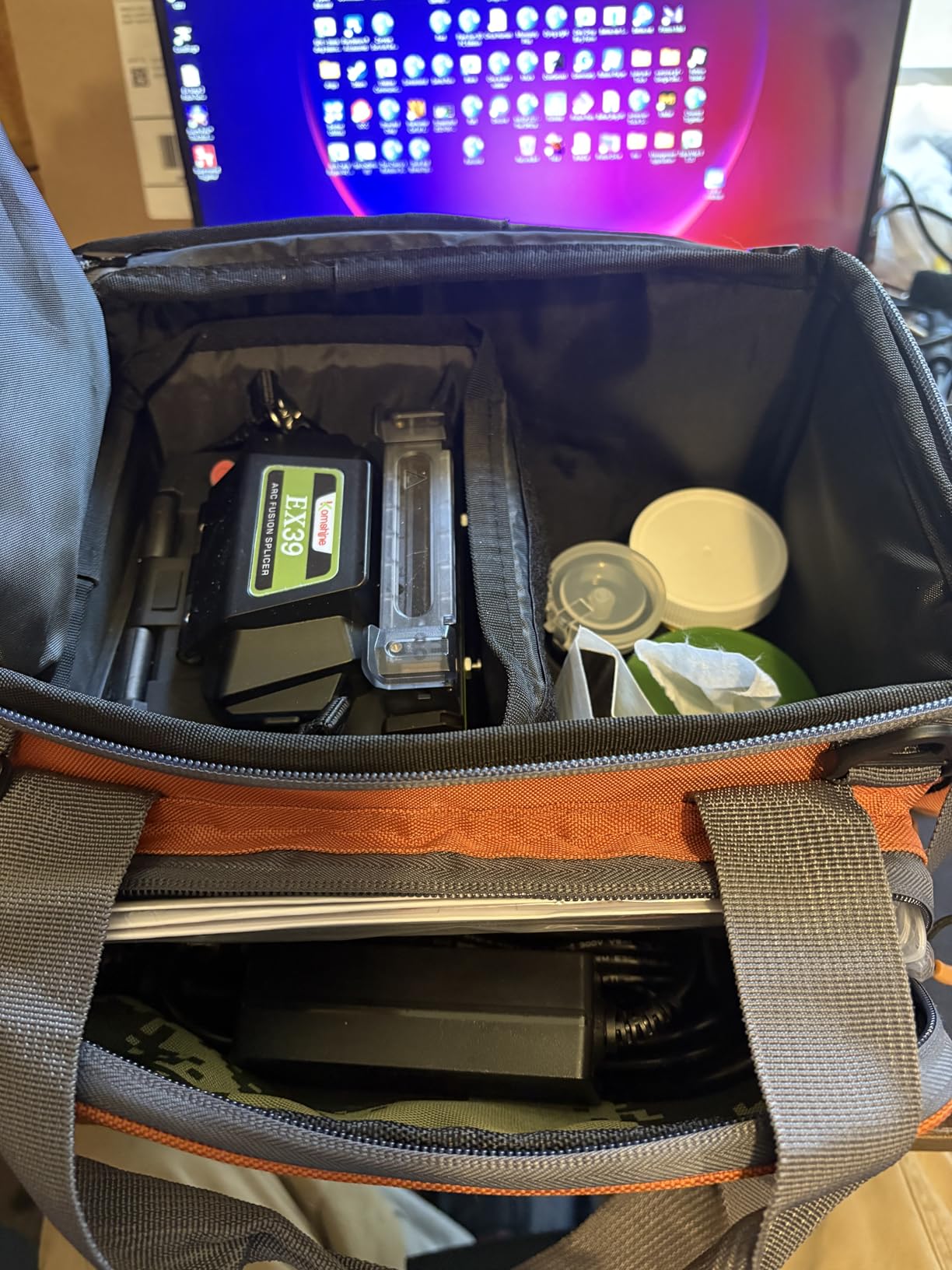 Komshine Optical Fusion Splicer EX39 FTTH Mini Fiber Fusion Splicer Machine Kit 8s Fast Splicing Fast-Heating 18s with Fiber Cleaver FC-20 Welding Machine Empalmador De Fibra óptica customer photo 1