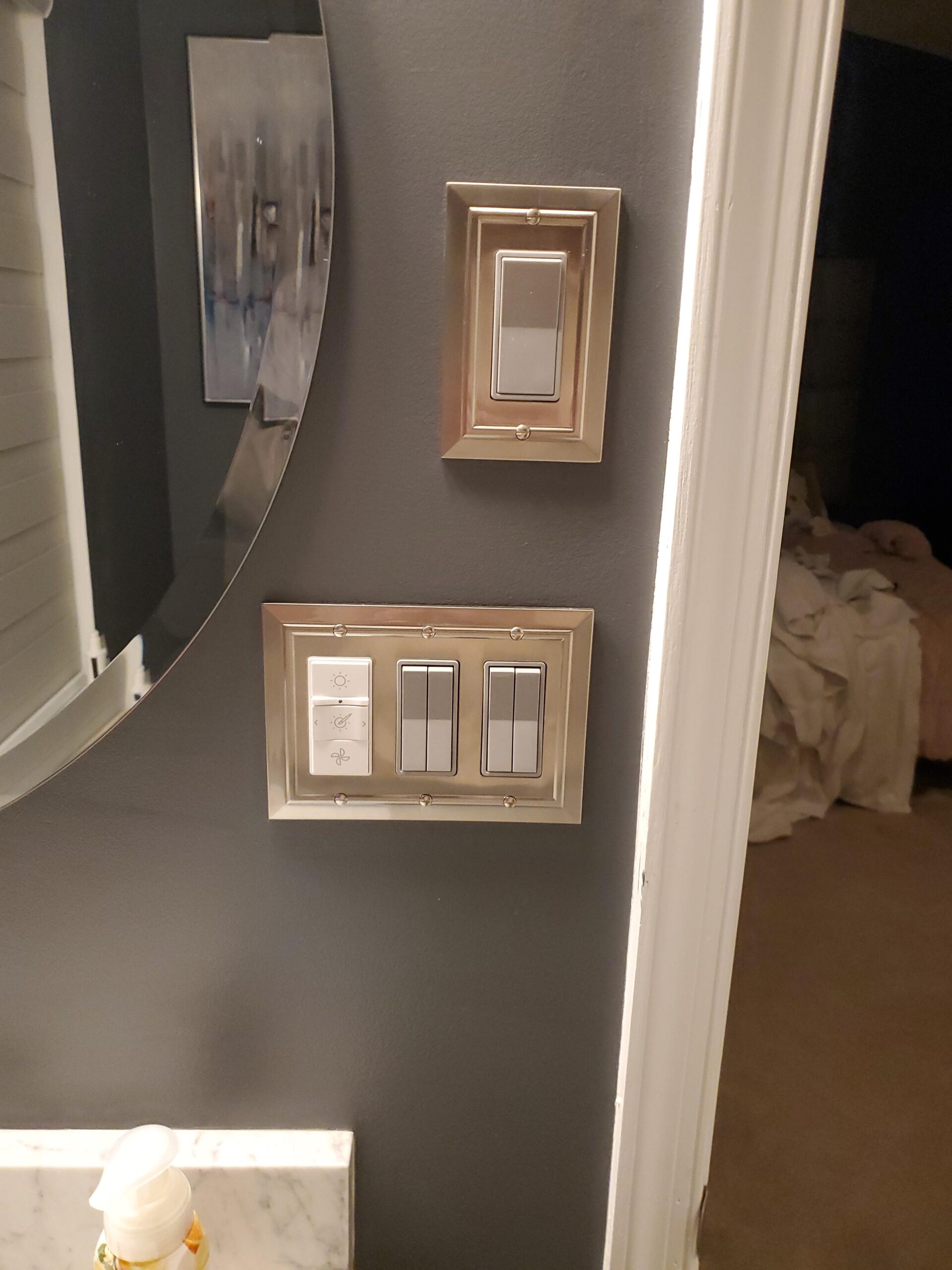 Click for Philips Hue - Battery-Free Wireless Smart Light Switch, 30ft Range - Works Natively with Philips Hue Bridge - Wall Mount Kinetic Switch - Decora Style, White 2 Pack customer photo 1