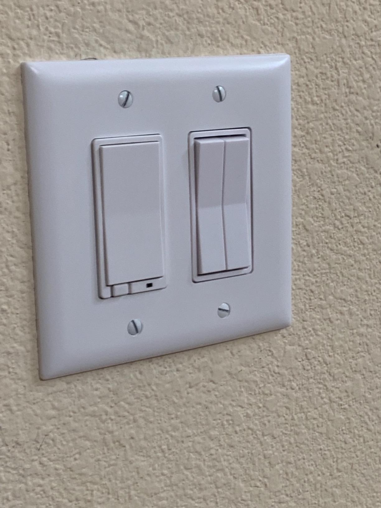 Click for Philips Hue - Battery-Free Wireless Smart Light Switch, 30ft Range - Works Natively with Philips Hue Bridge - Wall Mount Kinetic Switch - Decora Style, White 2 Pack customer photo 2