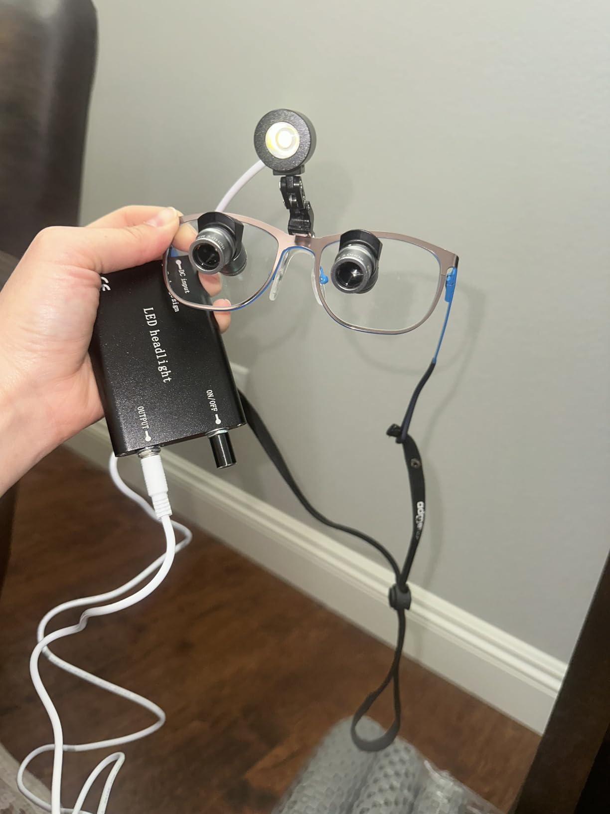 Fencia Dental Headlight, Portable LED Headlamp Surgical Medical Head Light Lamp, High Brightness Dentist Light with Rechargeable Battery Universal Clamp for Loupes Glasses (Black) customer photo 1