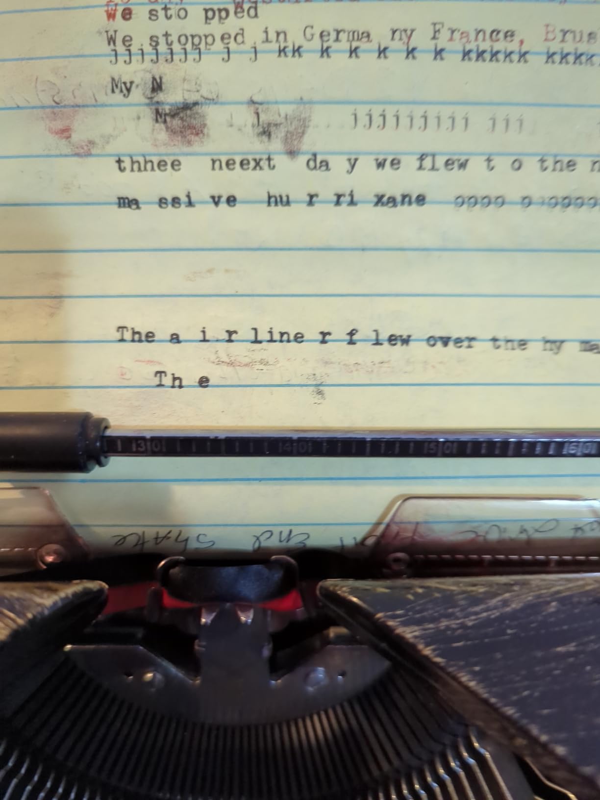 Maplefield Vintage Manual Typewriter Machine - Red Typewriter for Writers & Authors - Antique Desk Decor & Office Accessory - Compact Design & Easy Setup customer photo 2