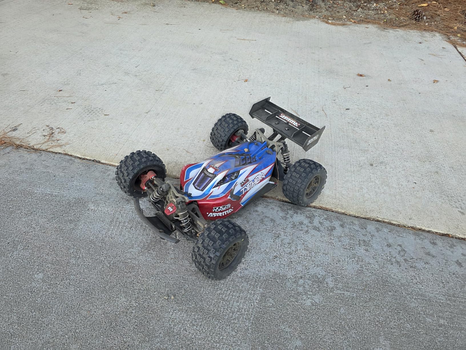 ARRMA RC Car 1/8 TLR Tuned Typhon 6S 4WD BLX Buggy RTR (Battery and Charger Not Included), Red/Blue customer photo 1
