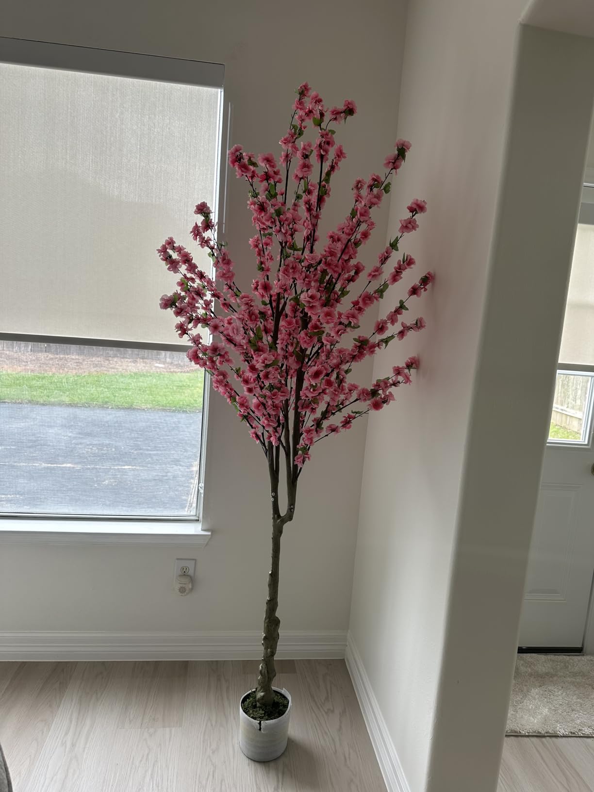 HUAESIN 6.5ft Artificial Cherry Blossom Tree with 32 Branches, Pink Silk Flowers for Home, Wedding, Party, Office Decor customer photo 2