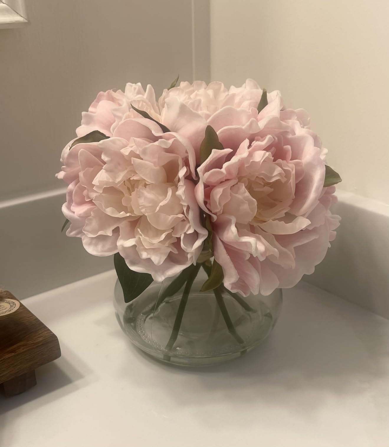 Hollyone Hydrangea Artificial Flowers with Vase White Silk Fake Flowers Arrangements in Glass Vase with Faux Water for Home Bathroom Office Table Centerpiece Shelf Decorations customer photo 1