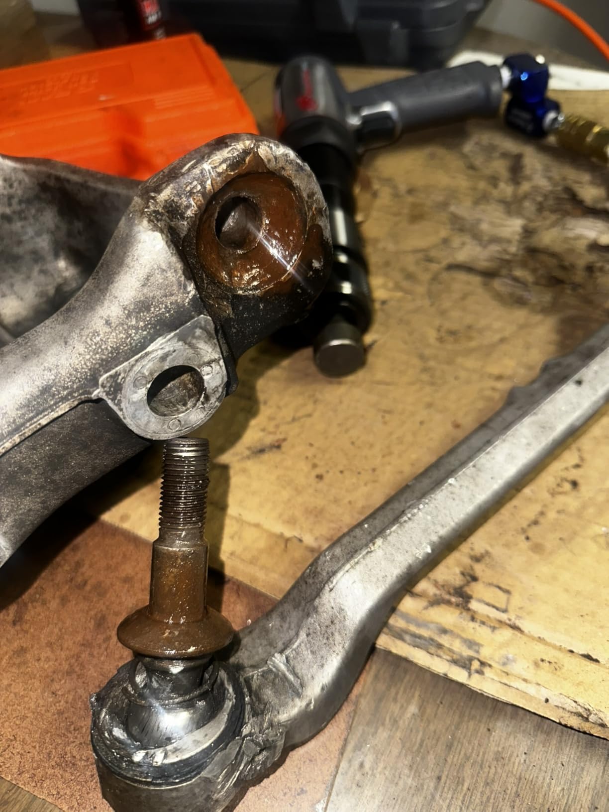 Ingersoll Rand 135MAXK Vibration Reduced Quick-Change Air Hammer 5-Piece Chisel Set, 2,600 BPM, 3