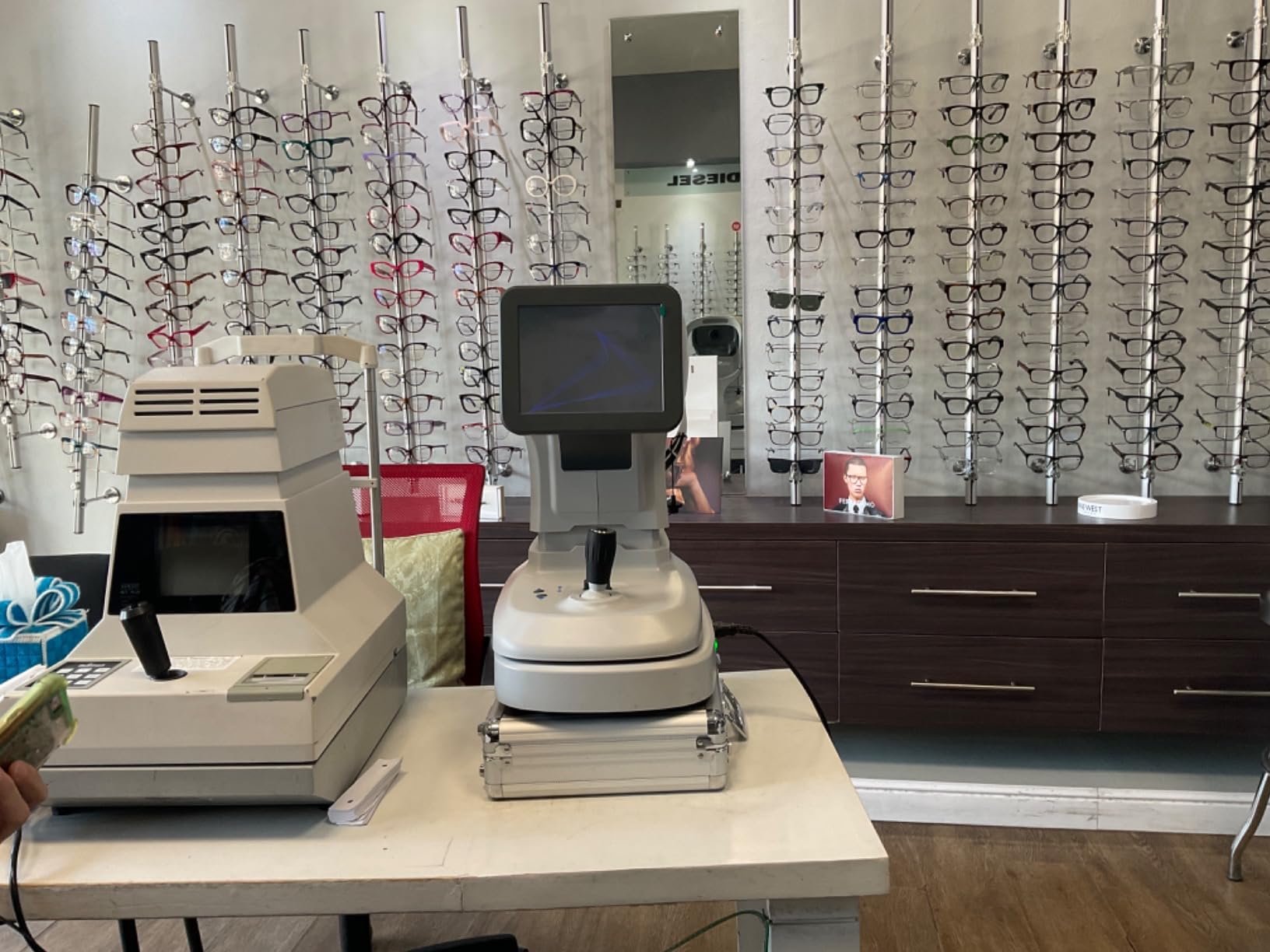 Autorefractor Refractometer Auto Refractor Autorefractor Keratometer Auto Refractor Machine Optometry Ophthalmic Instrument for Optometrist Clinics and Ophthalmologists customer photo 1