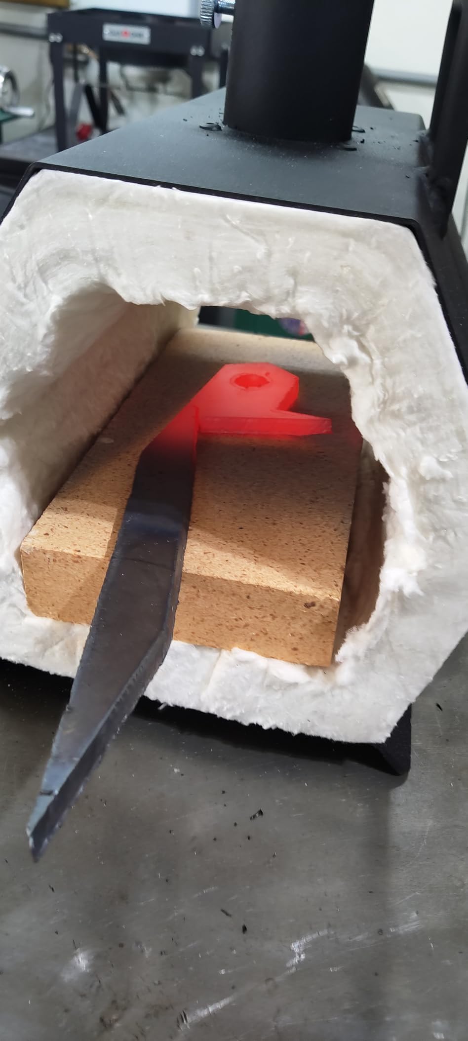 VEVOR Propane Forge Portable, Single Burner 2600°F Metal and Knife Forge, Large Capacity Blacksmithing Farrier Forges, Gas Forging Tools and Equipment, Complete Mini Forge Kit customer photo 1