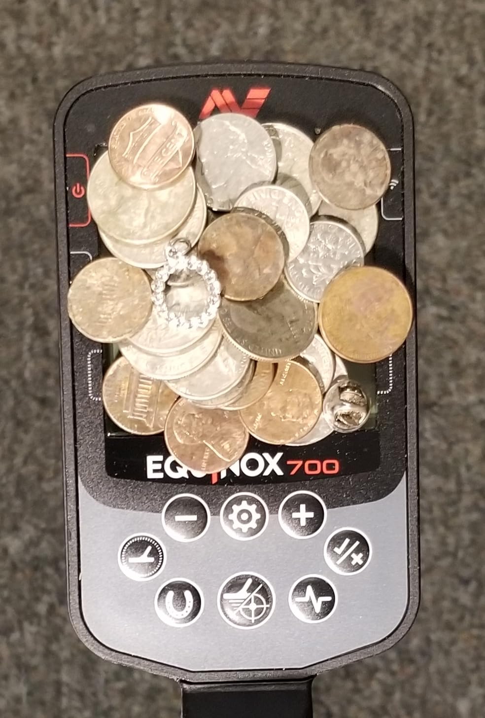 Minelab Equinox 700 Multi-Frequency Collapsible Metal Detector for Adults with EQX 11