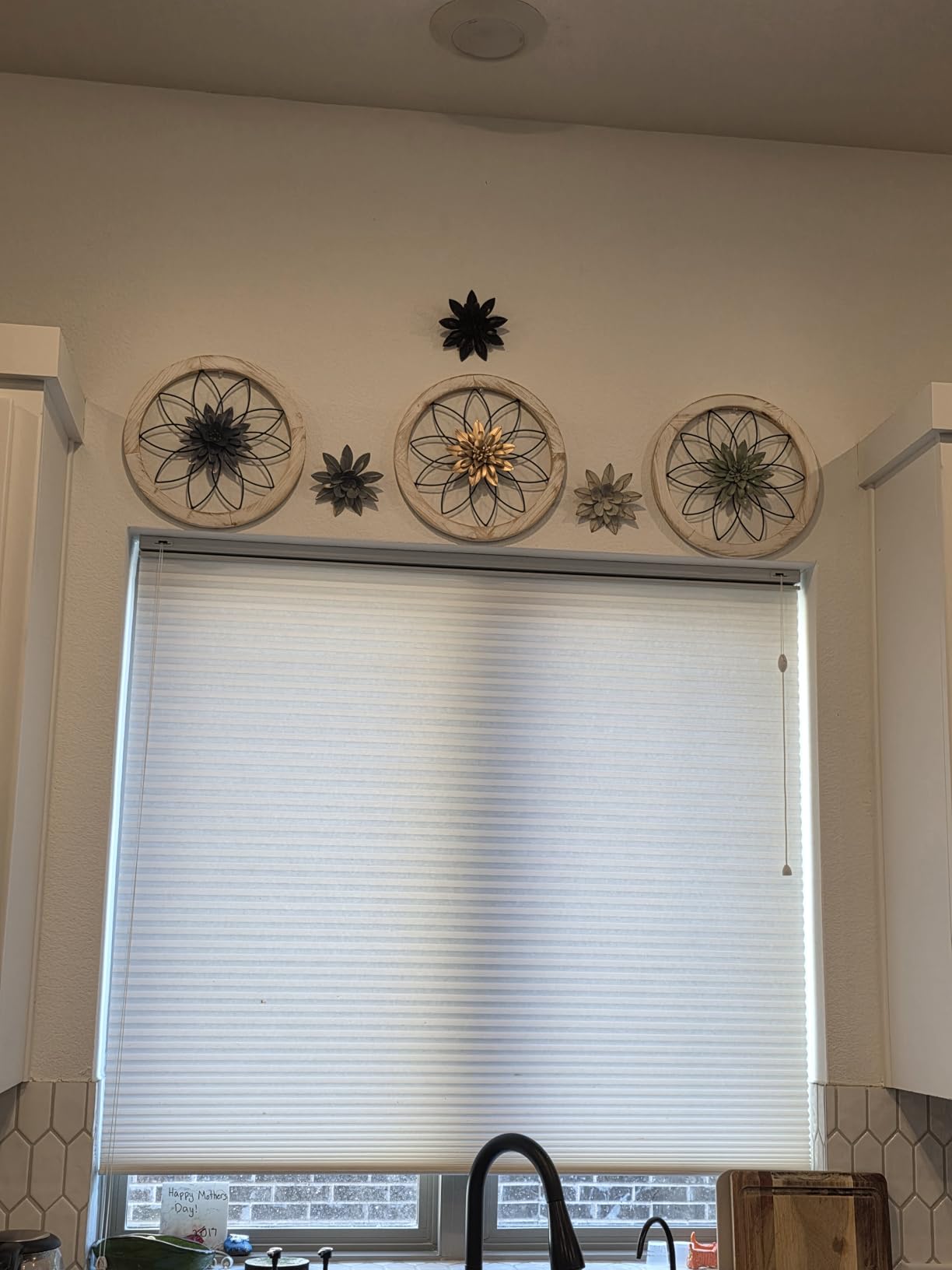 Paquesta 3 Piece Round Farmhouse Wall Decor with 6 Piece Interchangeable Flowers 12'' Medallion Wood & Metal Rustic Wall Art for Living Room Bedroom Kitchen Bathroom Dining Room Home Decorations customer photo 2