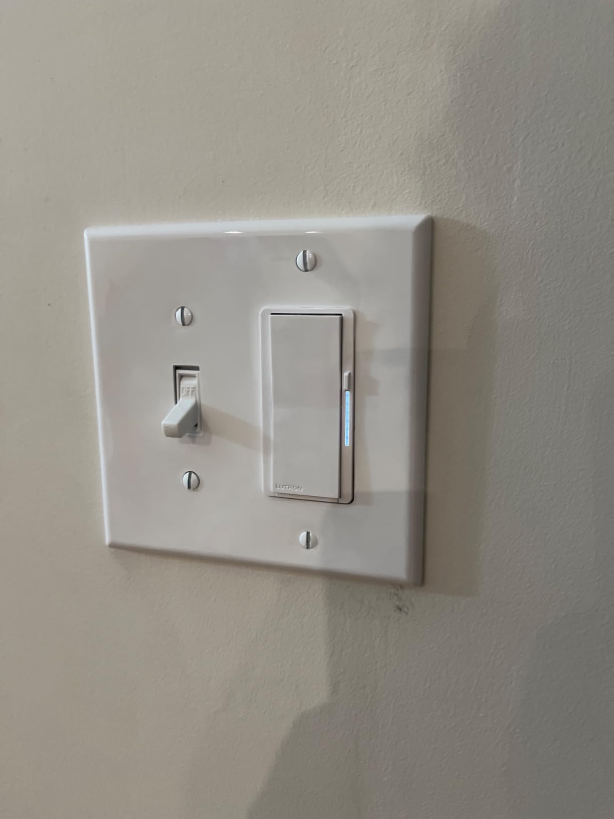 Lutron Diva Smart Dimmer Switch Kit for Caseta Lighting w/ Hub, Pico Remote & Pedestal, Smart Dimmer Works with Apple Home, Ring, Google Home, 3 Way, DVRF-BDG-1DP-A customer photo 1