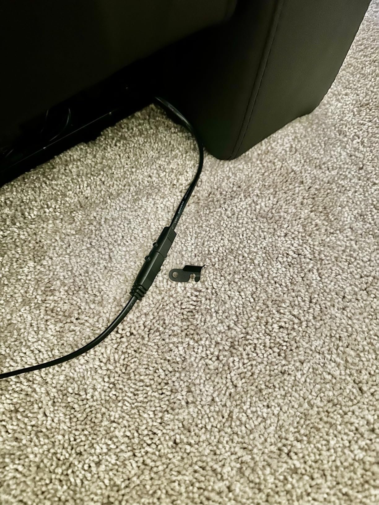 Weilianda Home Theater Seating Top Grain Leather Zero Gravity Recliner Chair Power Headrest Recline Movie Seat Gaming 7 Colors Mood Light Sofa with Tray Table USB Charge Row of 3 Black customer photo 6