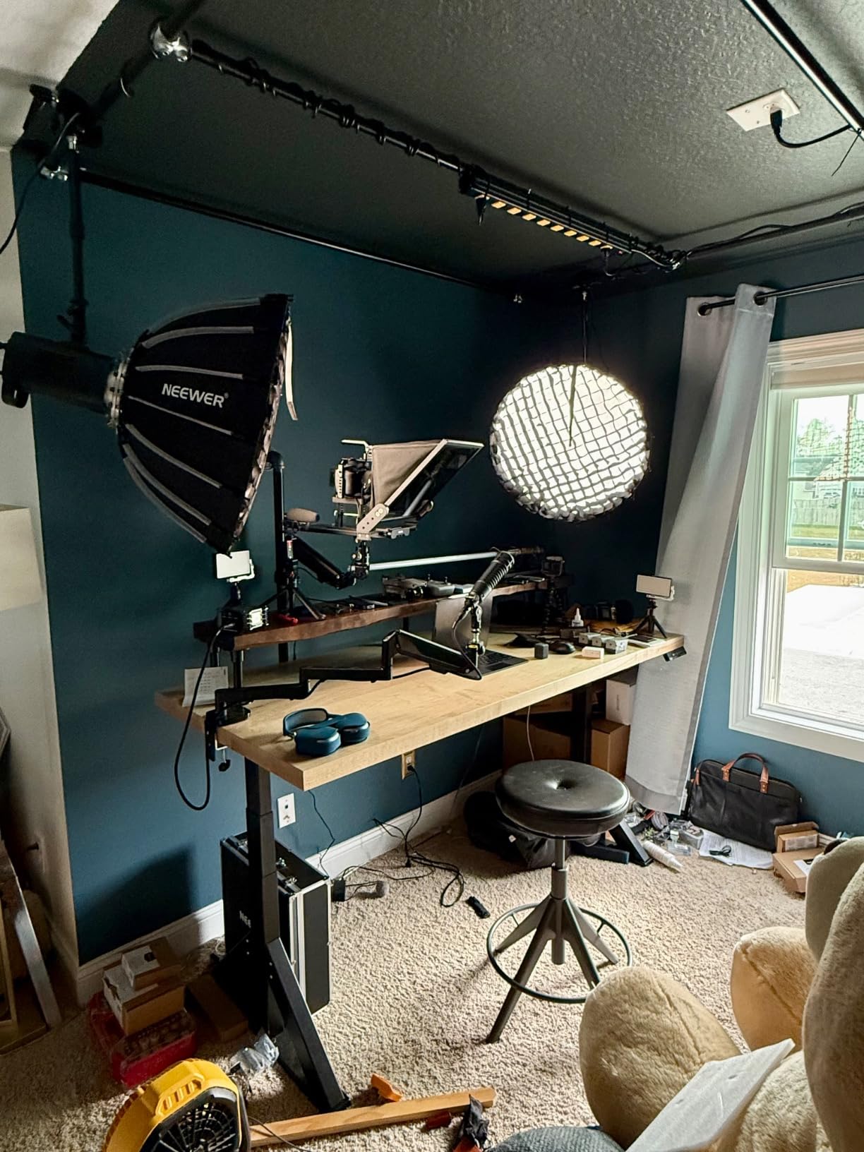 NEEWER CB60B 70W LED Video Light with 2.4G&APP Control, COB Bi Color 2700K-6500K 34000Lux at 1m/CCT CRI97+/12 Scenes/Bowens Mount, Bluetooth, with Reflector, Power Cord, Manual, Studio/Video Recording customer photo 2