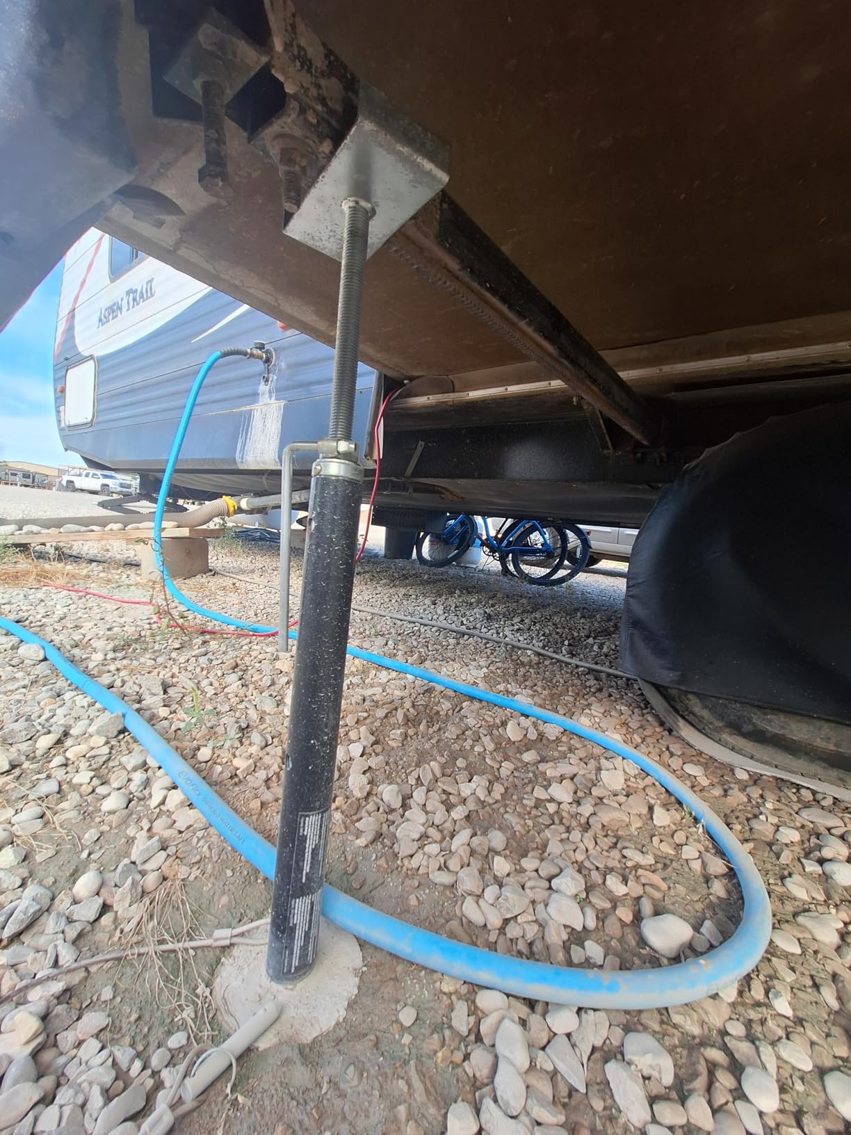 Camco Eaz-Lift Adjustable Camper/RV Slide-Out Supports - Features a 5,000lb Weight Capacity per Support, a Quick Release Pin, and Incremental Lock Positions - Adjusts from 19 to 49-In - 2-Pack (48870) customer photo 1