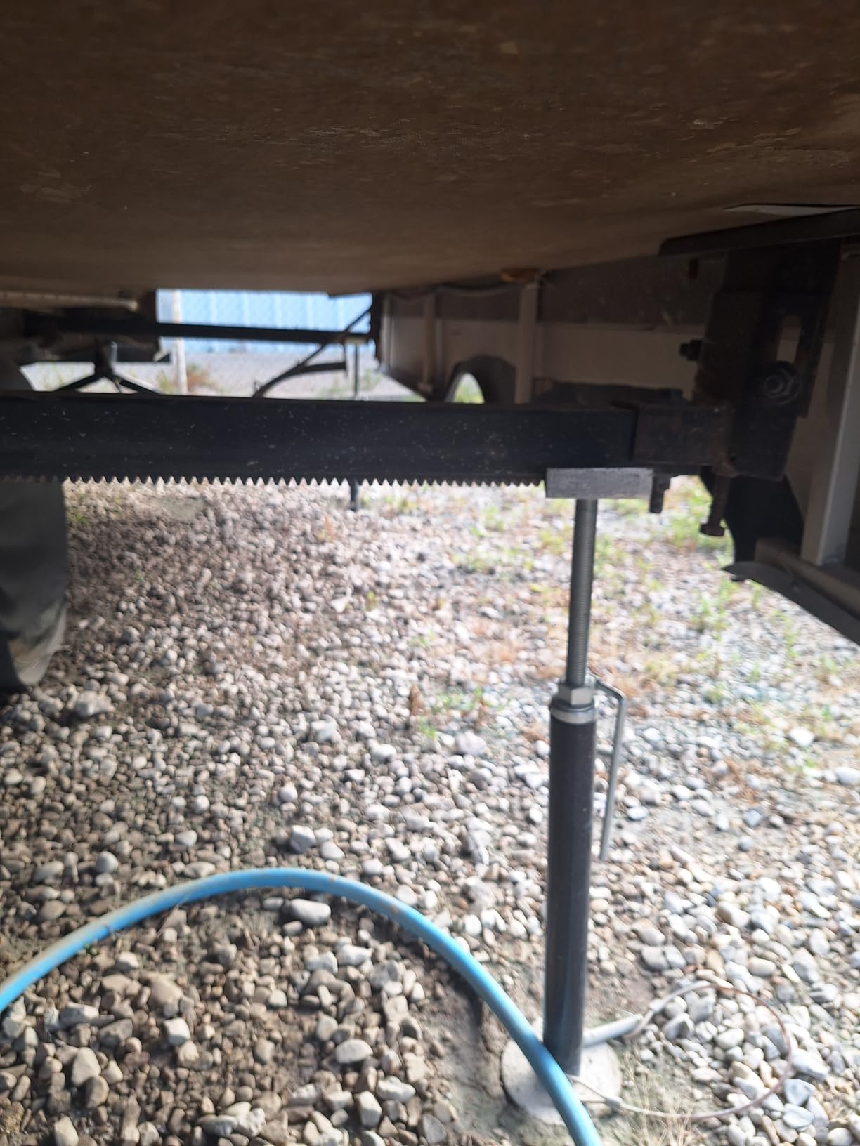 Camco Eaz-Lift Adjustable Camper/RV Slide-Out Supports - Features a 5,000lb Weight Capacity per Support, a Quick Release Pin, and Incremental Lock Positions - Adjusts from 19 to 49-In - 2-Pack (48870) customer photo 2