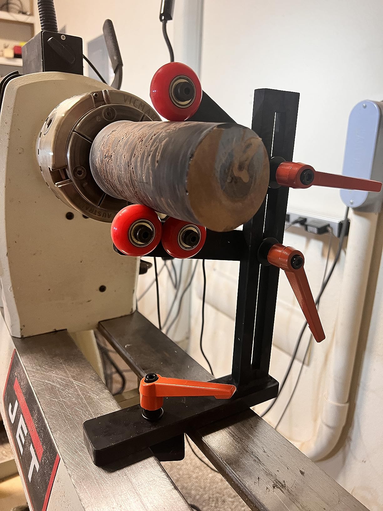 Wood Lathe Steady Rest, Stable L Shaped Woodworking Lathe Center with 3 Fixed Wheels Adjustable Wheel Position for Woodworking Lathes Up to 12 Inches customer photo 1