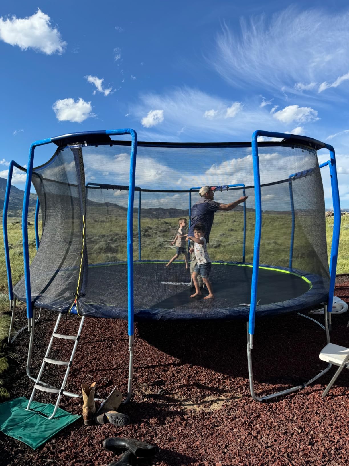 Zupapa 1800LBS Capacity No-Gap Design Trampoline with Safety Enclosure Net and Non-Slip Ladder customer photo 2