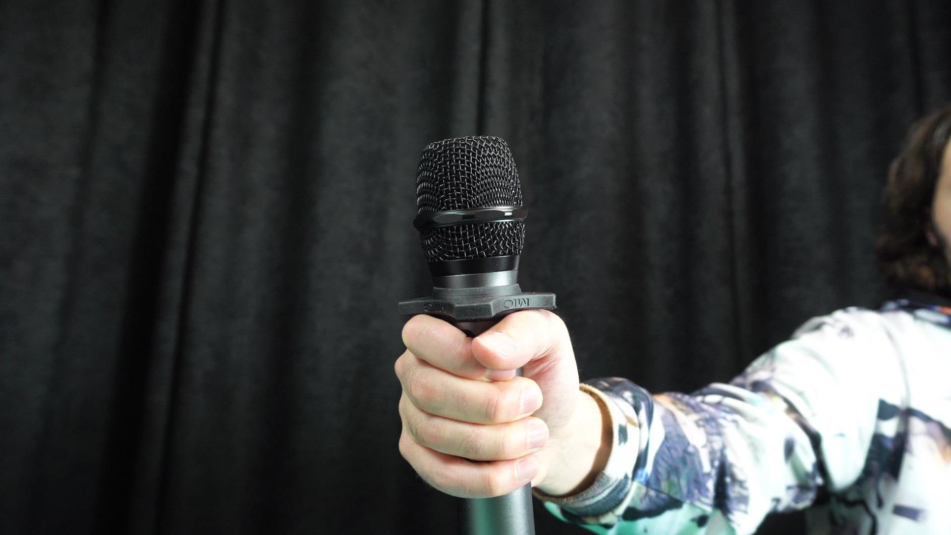 TONOR Wireless Microphones System, 2 * 15 Channel Metal Professional UHF Cordless Dynamic Handheld Mics with Receiver for Home Karaoke, Meeting, Party, Church, DJ, Wedding, KTV, 200ft, TW-820 Black customer photo 1