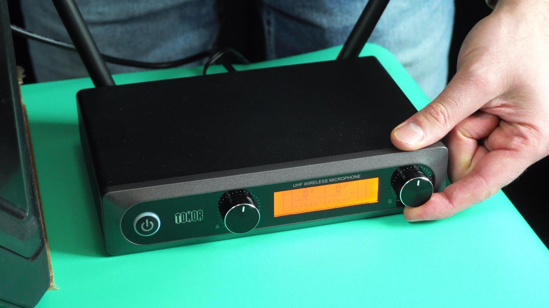 TONOR Wireless Microphones System, 2 * 15 Channel Metal Professional UHF Cordless Dynamic Handheld Mics with Receiver for Home Karaoke, Meeting, Party, Church, DJ, Wedding, KTV, 200ft, TW-820 Black customer photo 2