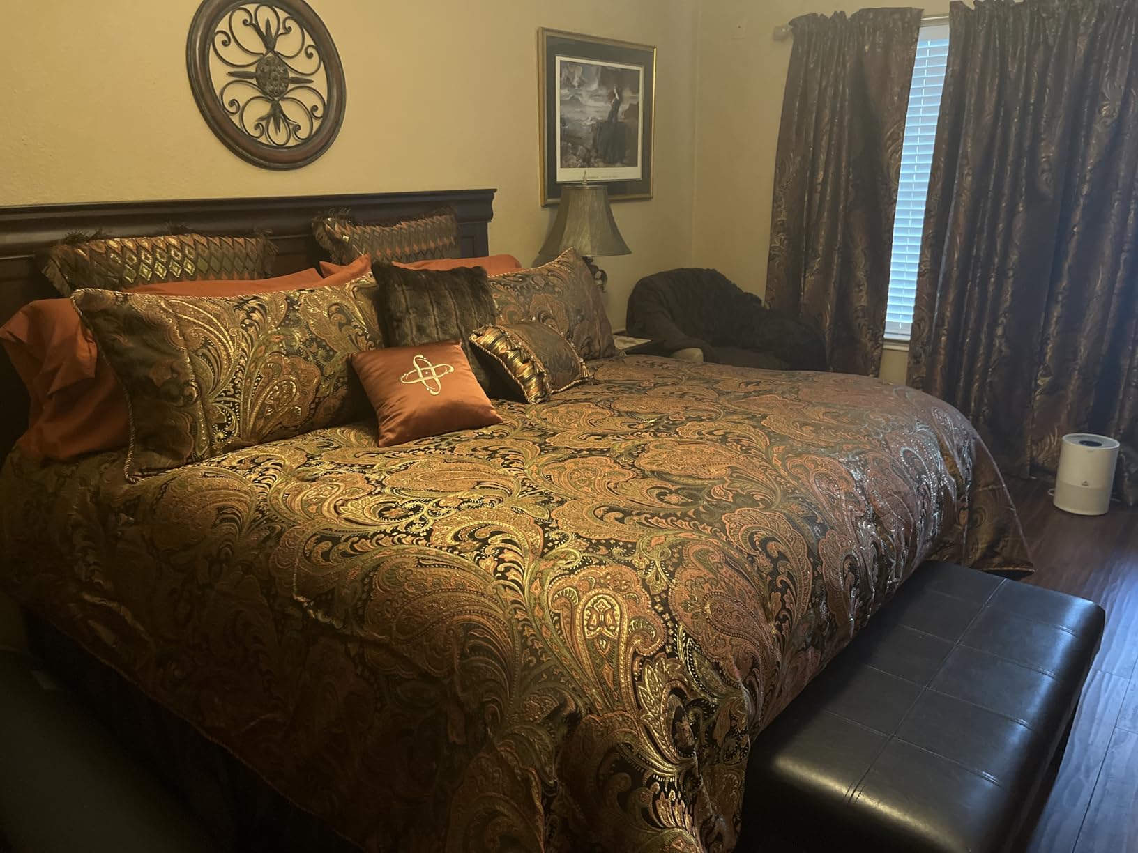 Loom and Mill 9-Piece Jacquard Comforter Sets King, Classic Paisley Design Bed in a Bag, Luxury Vintage Damask Bedding Set with Euro Shams, Bedskirt, Filled Decorative Pillow for Home(King) customer photo 1