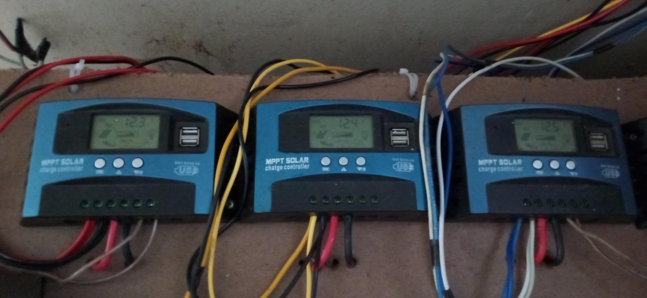 [Upgraded] 30A MPPT Solar Charge Controller, 12V/ 24V Solar Panel Intelligent Regulator with Adjustable LCD Display Dual USB Port Timer Setting Auto Parameter customer photo 2