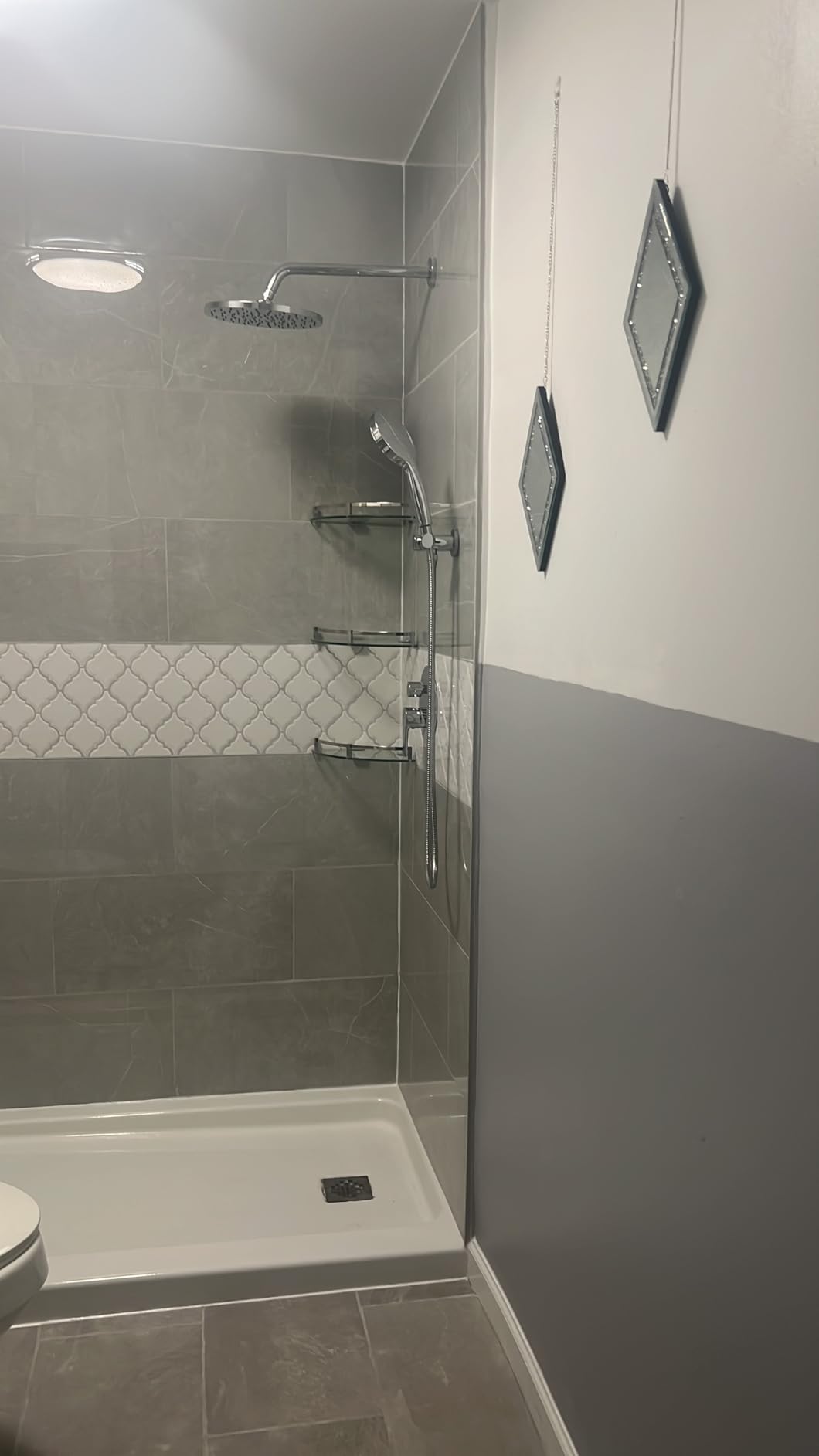 Pibeyer Silver Diamond Shaped Wall Mirror Set of 3, Decorative Crystal Crush Diamond Mirrors for Bedroom, Living Room & Hallway customer photo 1