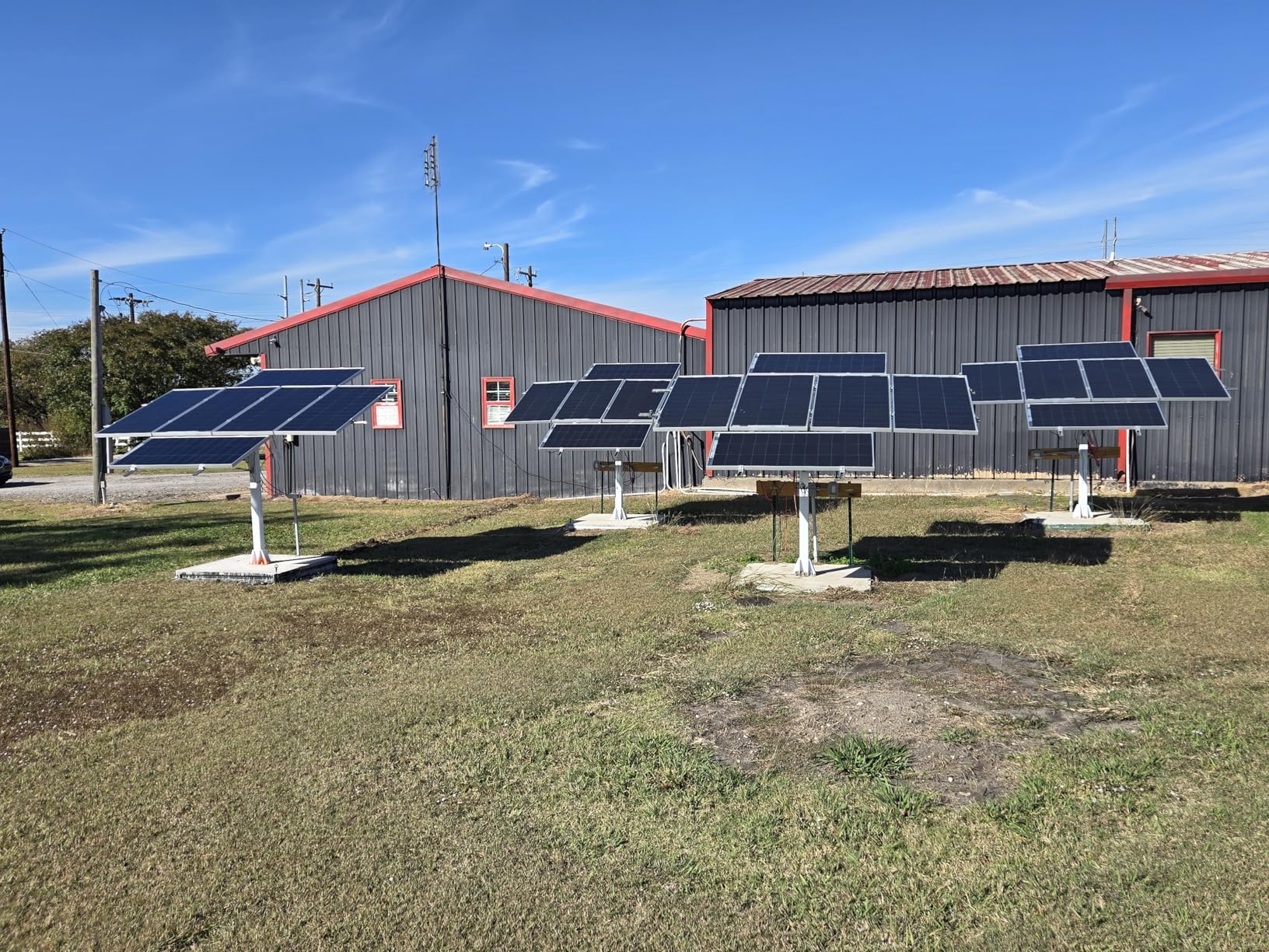 ECO-WORTHY 1200W Solar Tracker System: 6pcs 195W Monocrystalline Solar Panels, Dual-Axis Solar Tracking Kit with Tracker Controller for Shed Farm Yard Hut Field and Any Off-Grid customer photo 2