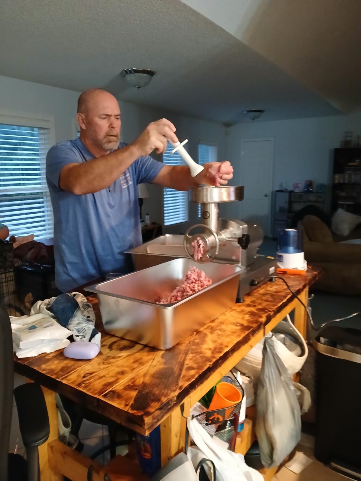 VEVOR Electric Meat Grinder, 992 Lb/H Capacity, 1100W (4600W MAX) Industrial Meat Mincer with 2 Blade, 3 Grinding Plates, Sausage Maker & Kubbe Kit customer photo 1