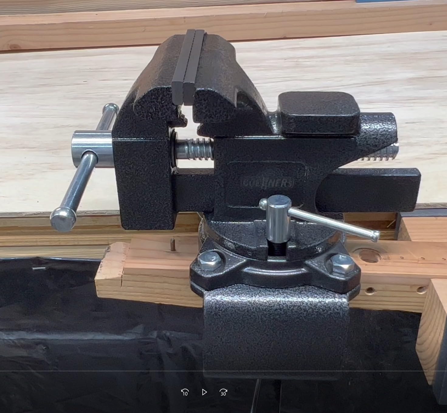 6-Inch Bench Vise Heavy duty Vice for Workbench, Utility Combination Pipe Table Vise Forged Steel Construction and Swivel Base customer photo 2
