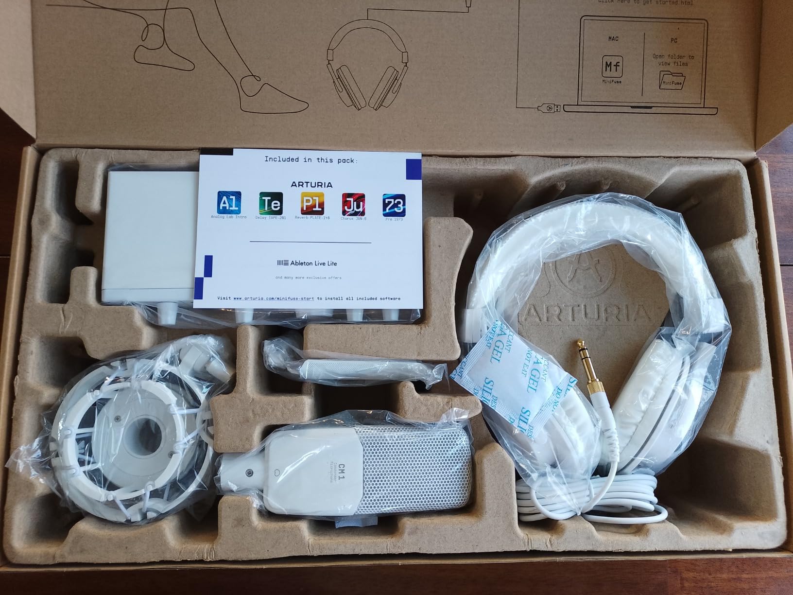 Arturia MiniFuse Recording Pack - USB Audio Interface Bundle with Condenser Microphone, Headphones, and Creative Software for Recording, Streaming, and Podcasting customer photo 2