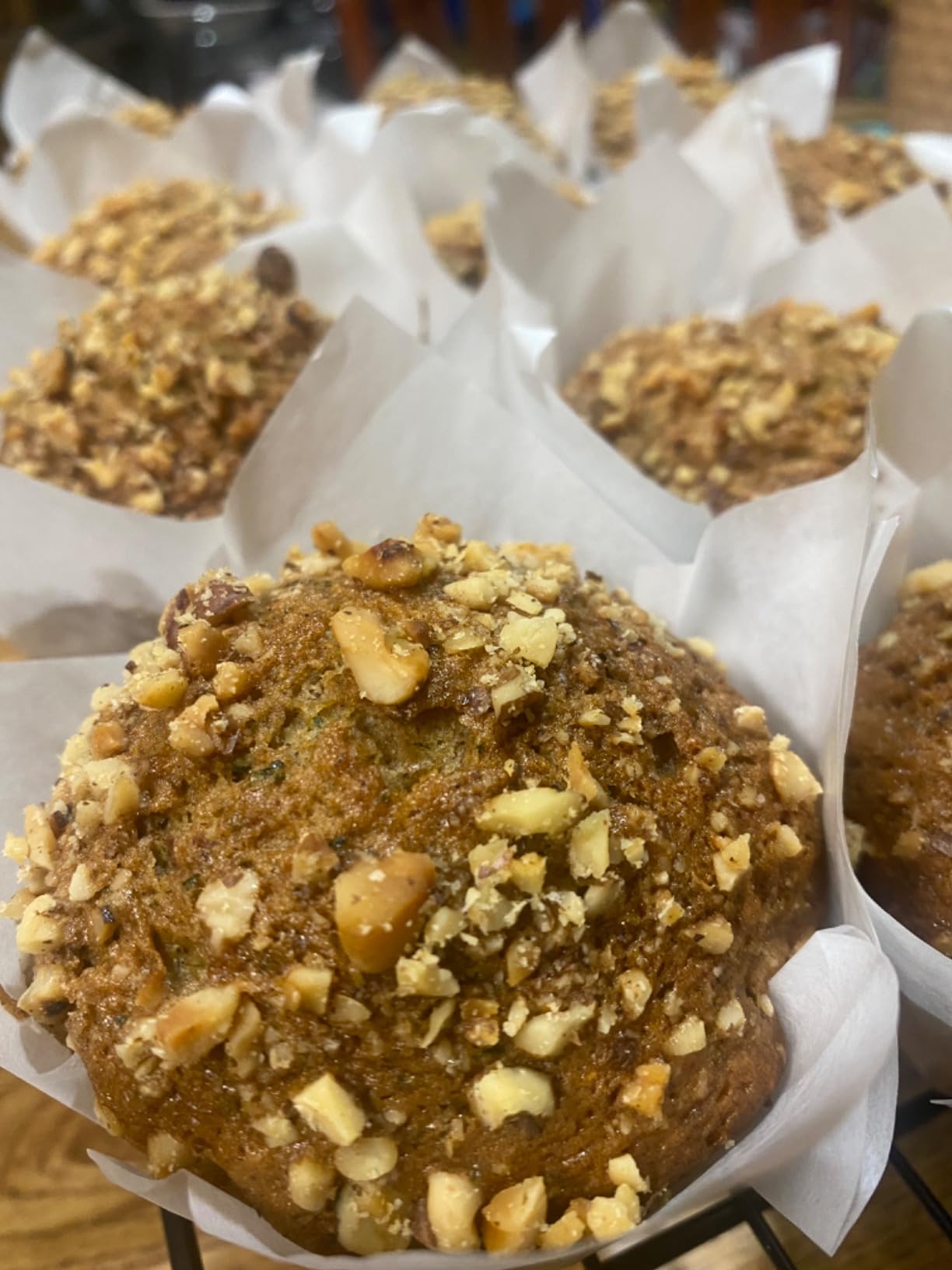 VEVOR Pastry Display Case, 2-Tier Commercial Countertop Bakery Display Case, Acrylic Display Box with Rear Door Access & Removable Shelves, Keep Fresh for Donut Bagels Cake Cookie, 20.7