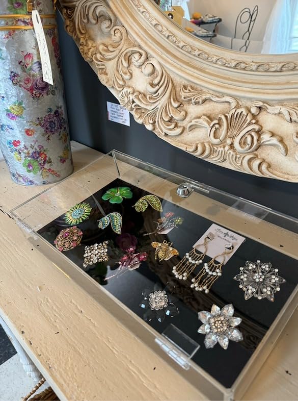 MOOCA Lockable Premium Acrylic Display Cases for Collectibles with a Luxurious Removable Pad customer photo 1