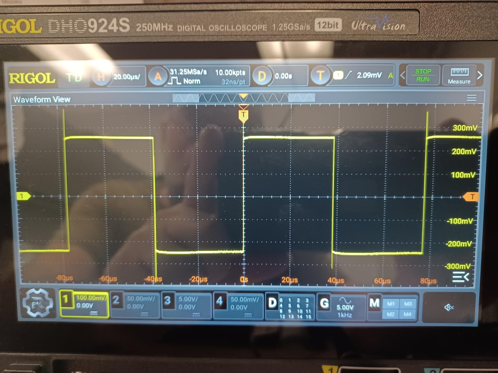 Rigol DHO924S Digital Oscilloscope 250 MHz 4-Ch + 16 Digital 1.25 GSa/s 12-bit with AFG customer photo 2