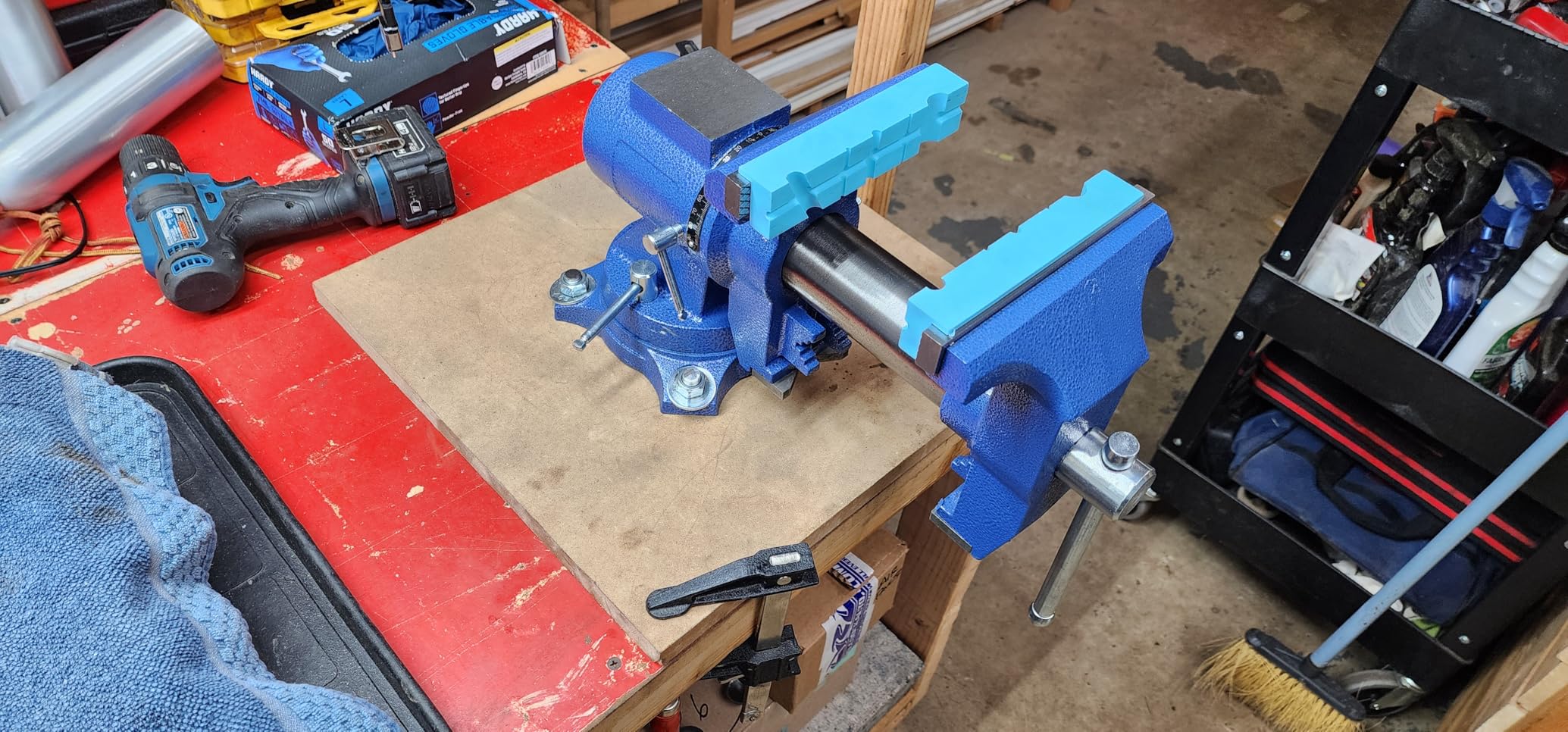 VEVOR Bench Vise 6 Inch, Double Swivel Rotating Heavy Duty Vise Head/Body Rotates 360° customer photo 1
