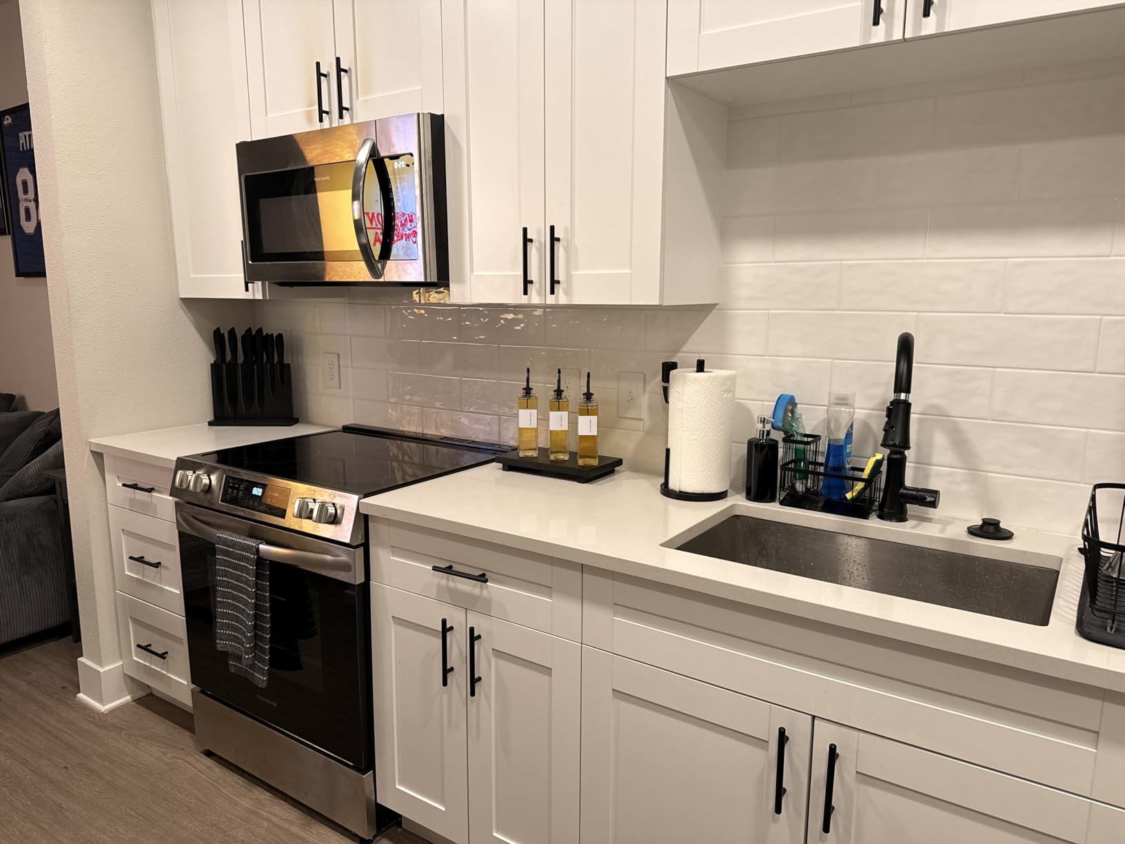 Yatoshi Knives Magnetic Kitchen Knife Block Set - Japanese 67 Layer High-Grade VG-10 Steel Knives, Sharp, G10 Handle Professional Kitchen Knife Set - Black Damascus (6 pieces) customer photo 1