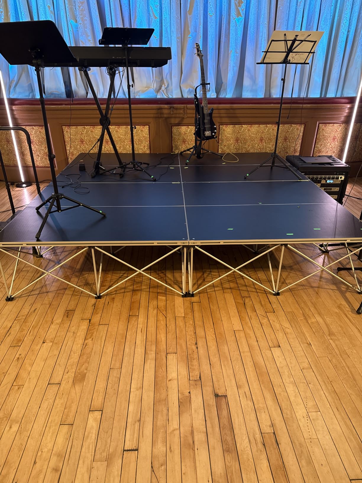 Tetra-Teknica PSR Series 4'x4' Folding Portable Stage Platform Modular Unit with 9-strut Centipede Riser (32 Inch) customer photo 1