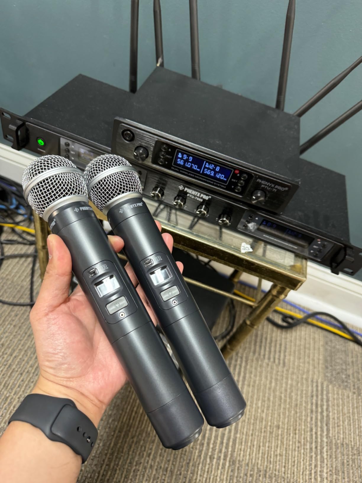 Phenyx Pro Wireless Microphone System, Quad Channel Wireless Mic, w/ 4x40 UHF Frequencies, Auto Scan, 328ft Long Range, 4 Handheld Dynamic Microphone for Singing, Church, Karaoke (PTU-7000-4H) customer photo 1