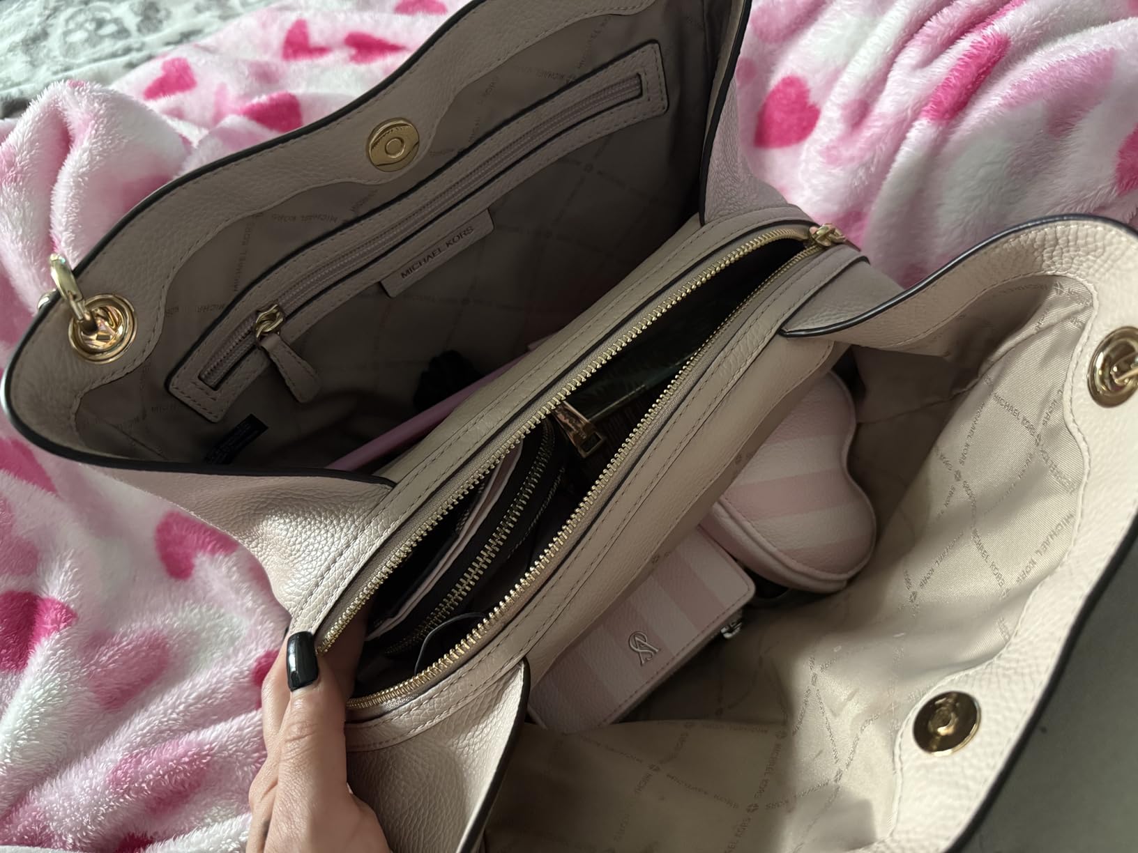 Michael Kors Women's Kensington Large Shoulder Tote customer photo 1