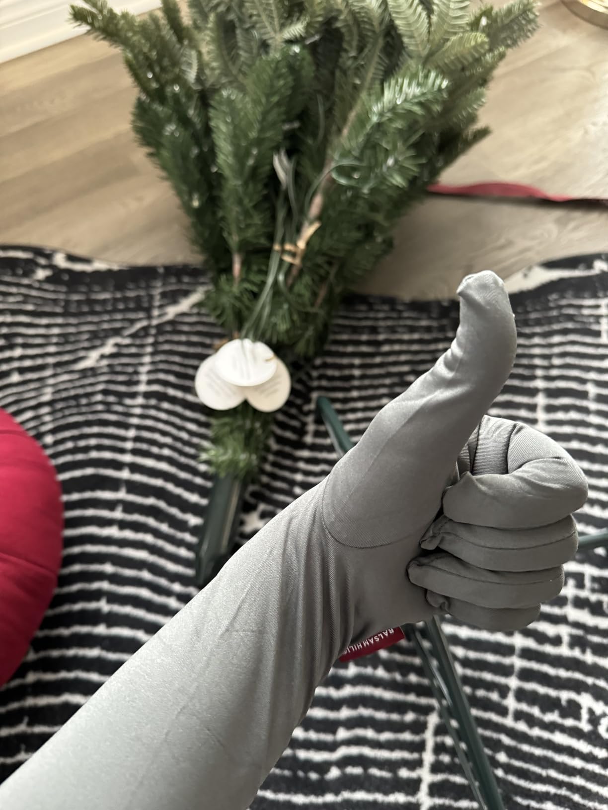 BH Fraser Fir - Full Christmas Tree with Most Realistic True Needle Foliage, Easy Plug Technology & Multiple Height and Lighting Options, LED Clear, 7.5ft customer photo 1