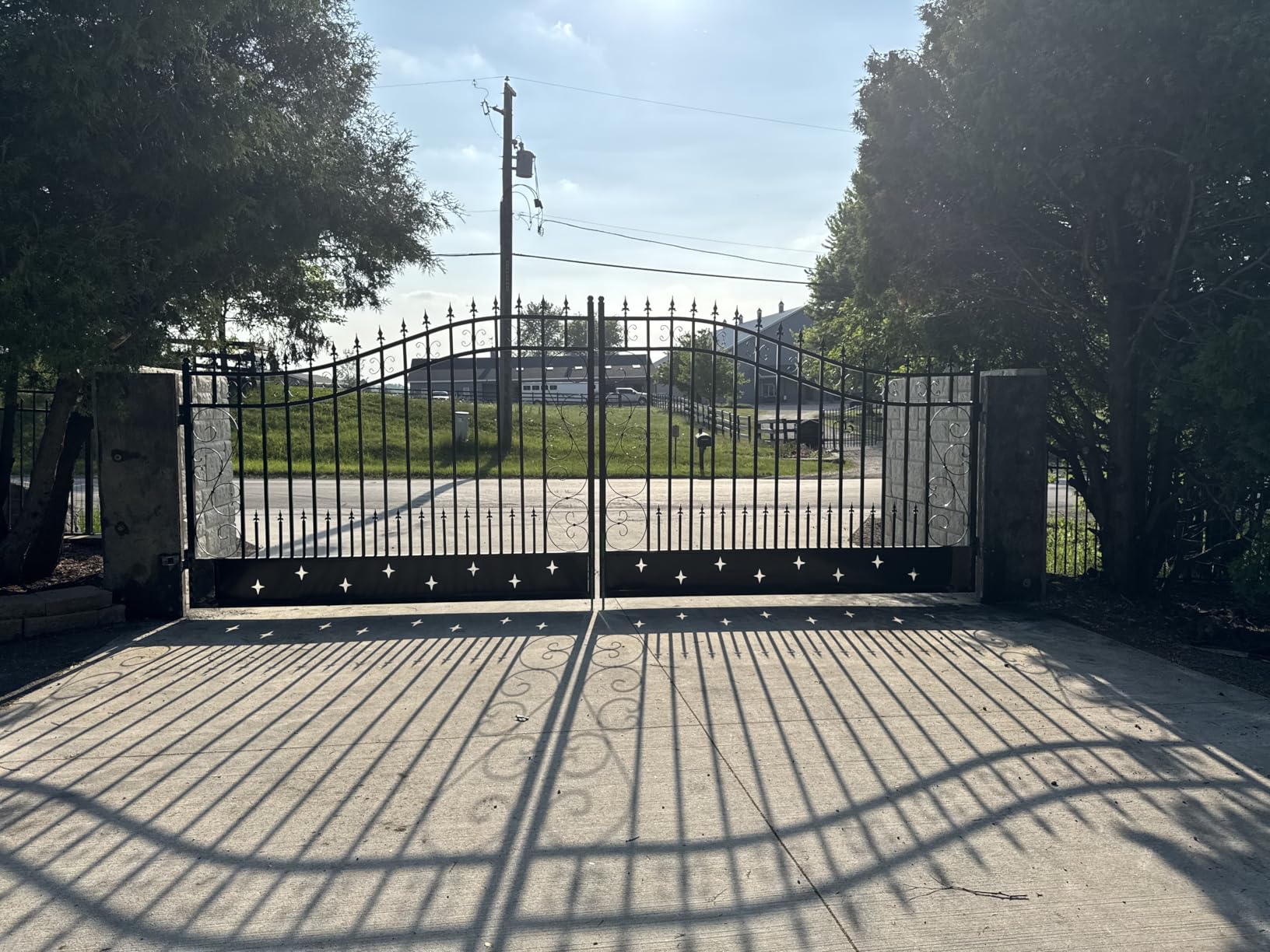 CHERY INDUSTRIAL.COM Outdoor Dual Swing Gate Driveway Security Gates Anti-Rust Outdoor Iron Gate Weatherproof Gate for Yard Patio Manor (20' Deer) customer photo 2